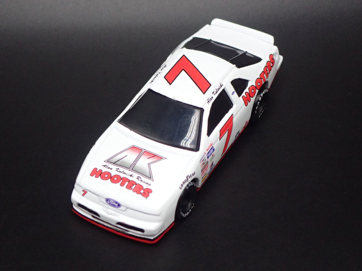 1992 92 FORD THUNDERBIRD 7 ALAN KULWICKI HOOTERS NASCAR 1/64 DIECAST MODEL CAR