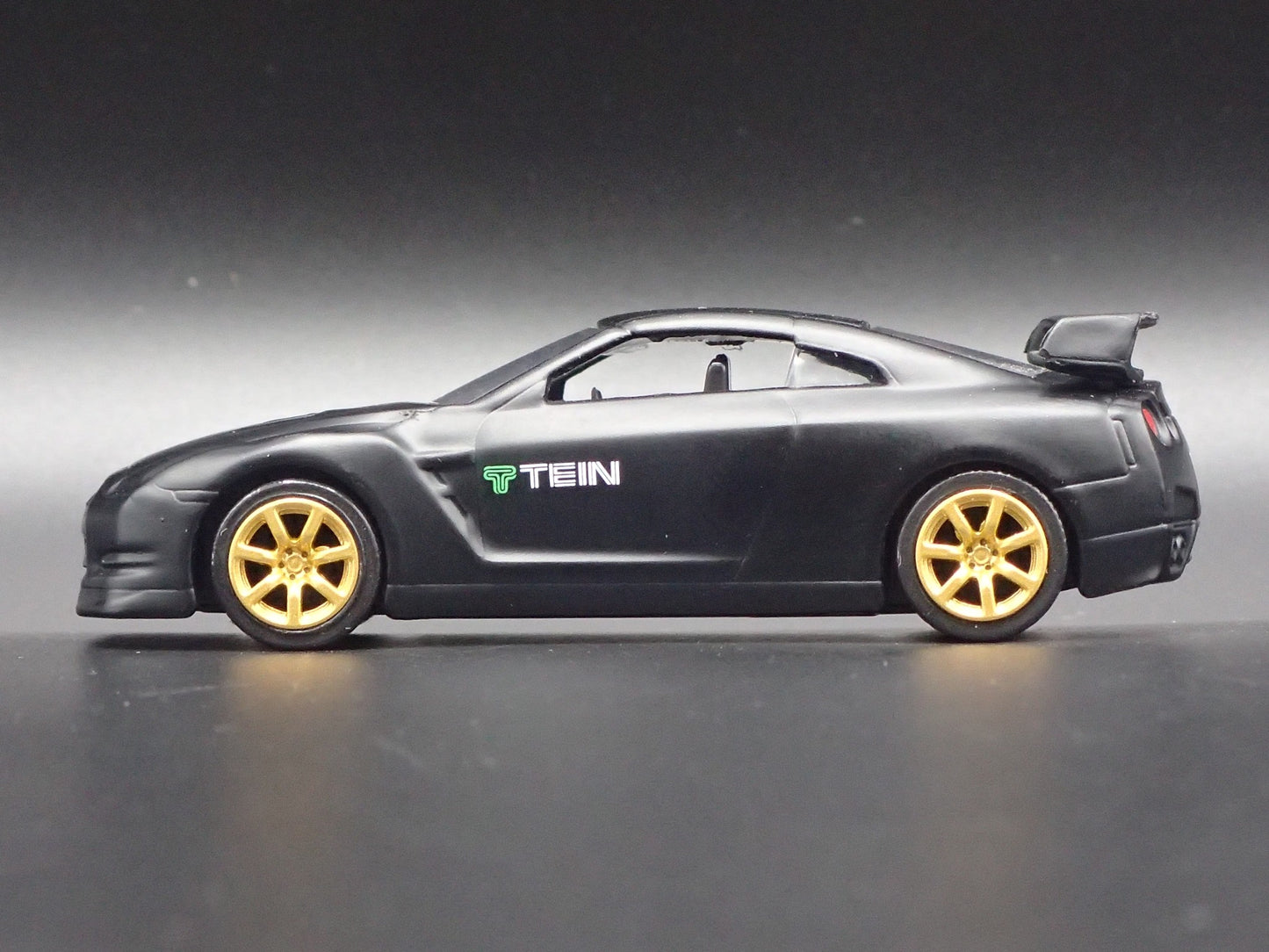 2007-2025 NISSAN GTR R35 SKYLINE TEIN BLACK 1:64 SCALE DIORAMA DIECAST MODEL CAR