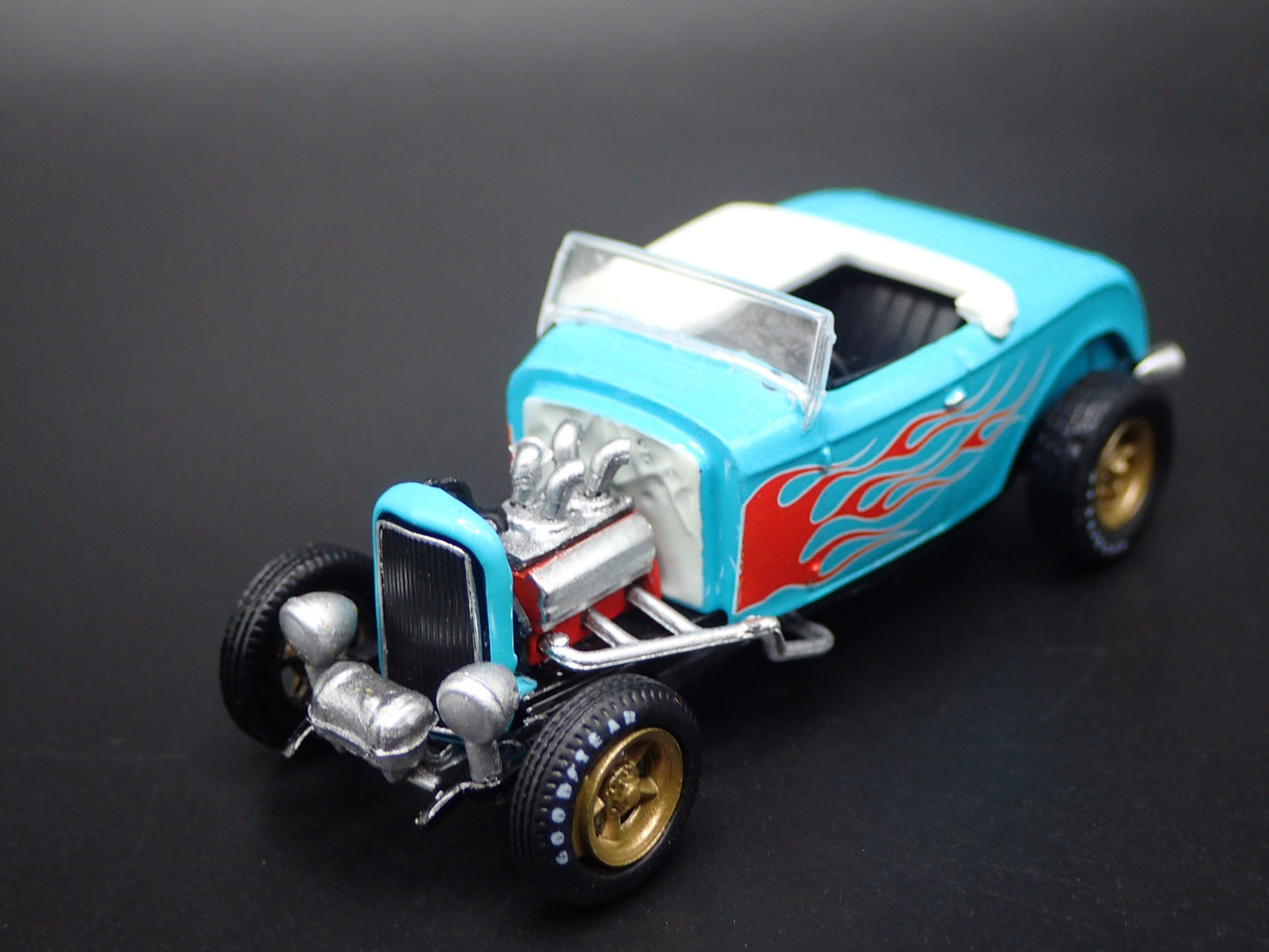 1932 32 FORD ROADSTER HOT ROD TEAL w FLAMES 1:64 SCALE DIORAMA DIECAST MODEL CAR