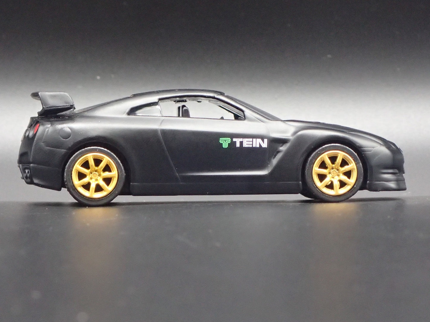 2007-2025 NISSAN GTR R35 SKYLINE TEIN BLACK 1:64 SCALE DIORAMA DIECAST MODEL CAR