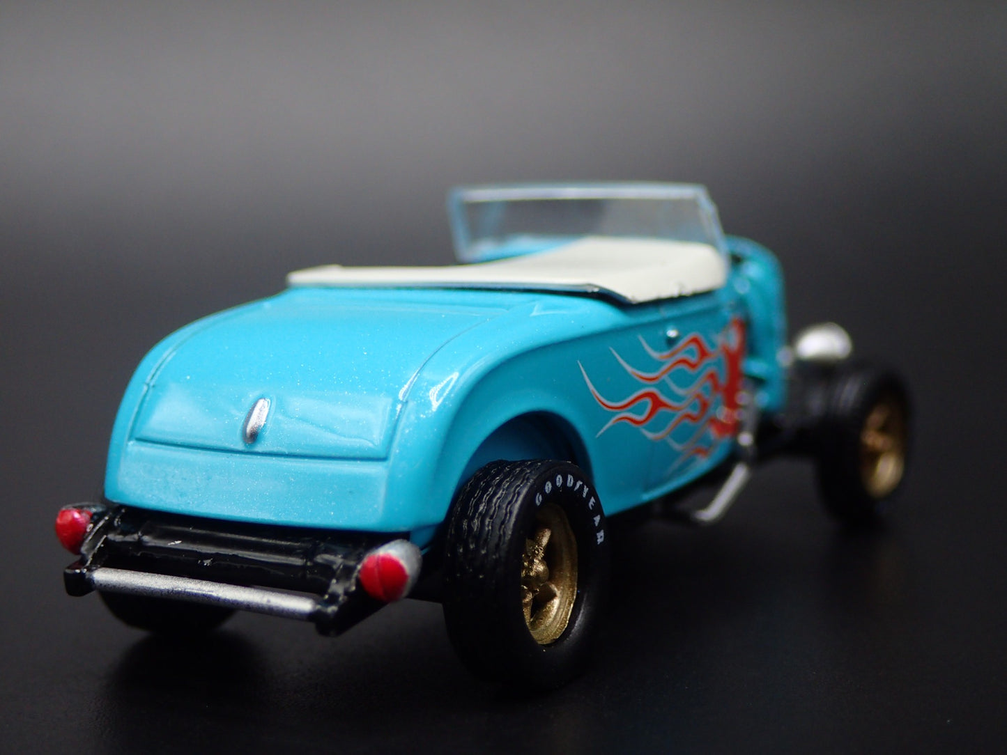 1932 32 FORD ROADSTER HOT ROD TEAL w FLAMES 1:64 SCALE DIORAMA DIECAST MODEL CAR
