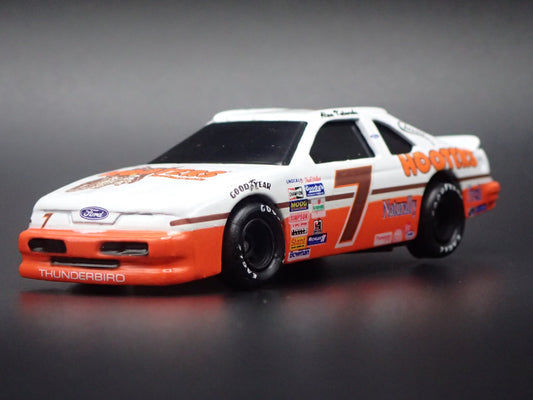 1991 91 FORD THUNDERBIRD 7 ALAN KULWICKI HOOTERS NASCAR 1/64 DIECAST MODEL CAR