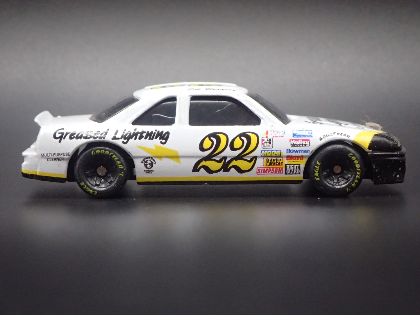1992 92 OLDSMOBILE CUTLASS 22 ED BERRIER NASCAR 1:64 SCALE COLLECTIBLE DIECAST CAR