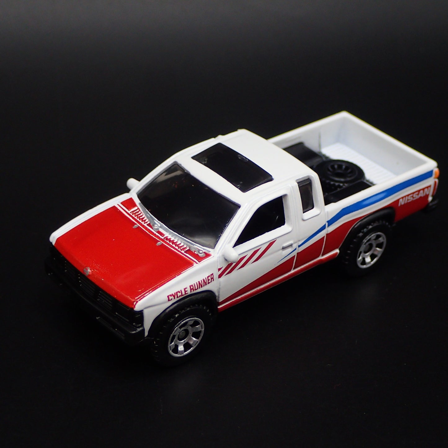 1995 95 NISSAN HARDBODY PICKUP TRUCK D21 W HITCH 1:64 SCALE DIECAST MODEL CAR