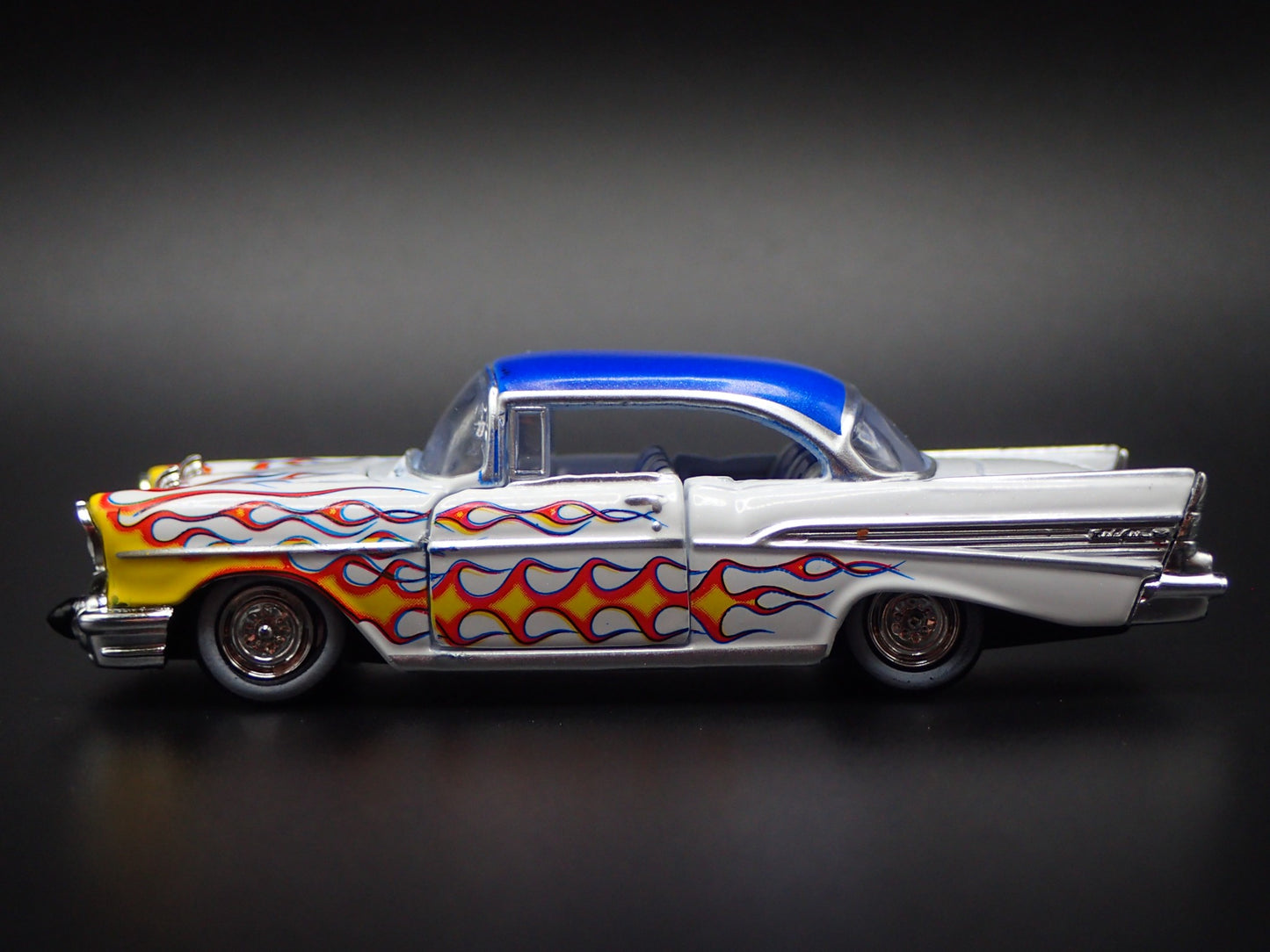 1957 57 CHEVY CHEVROLET BEL AIR WHITE 1:64 SCALE COLLECTIBLE DIECAST MODEL CAR