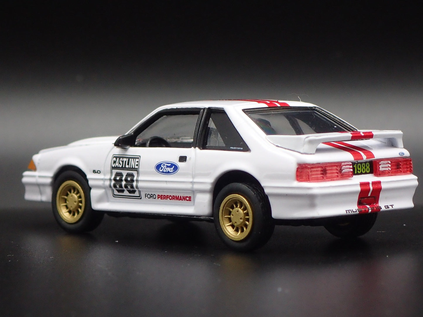 1988 88 FORD MUSTANG GT 5.0 FOX BODY WHITE 1:64 SCALE DIORAMA DIECAST MODEL CAR