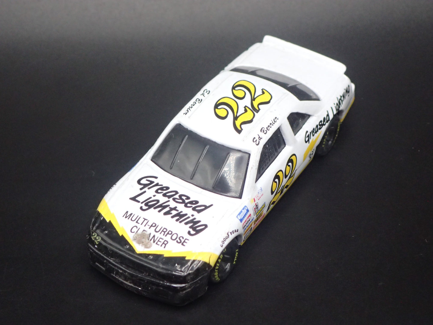 1992 92 OLDSMOBILE CUTLASS 22 ED BERRIER NASCAR 1:64 SCALE COLLECTIBLE DIECAST CAR