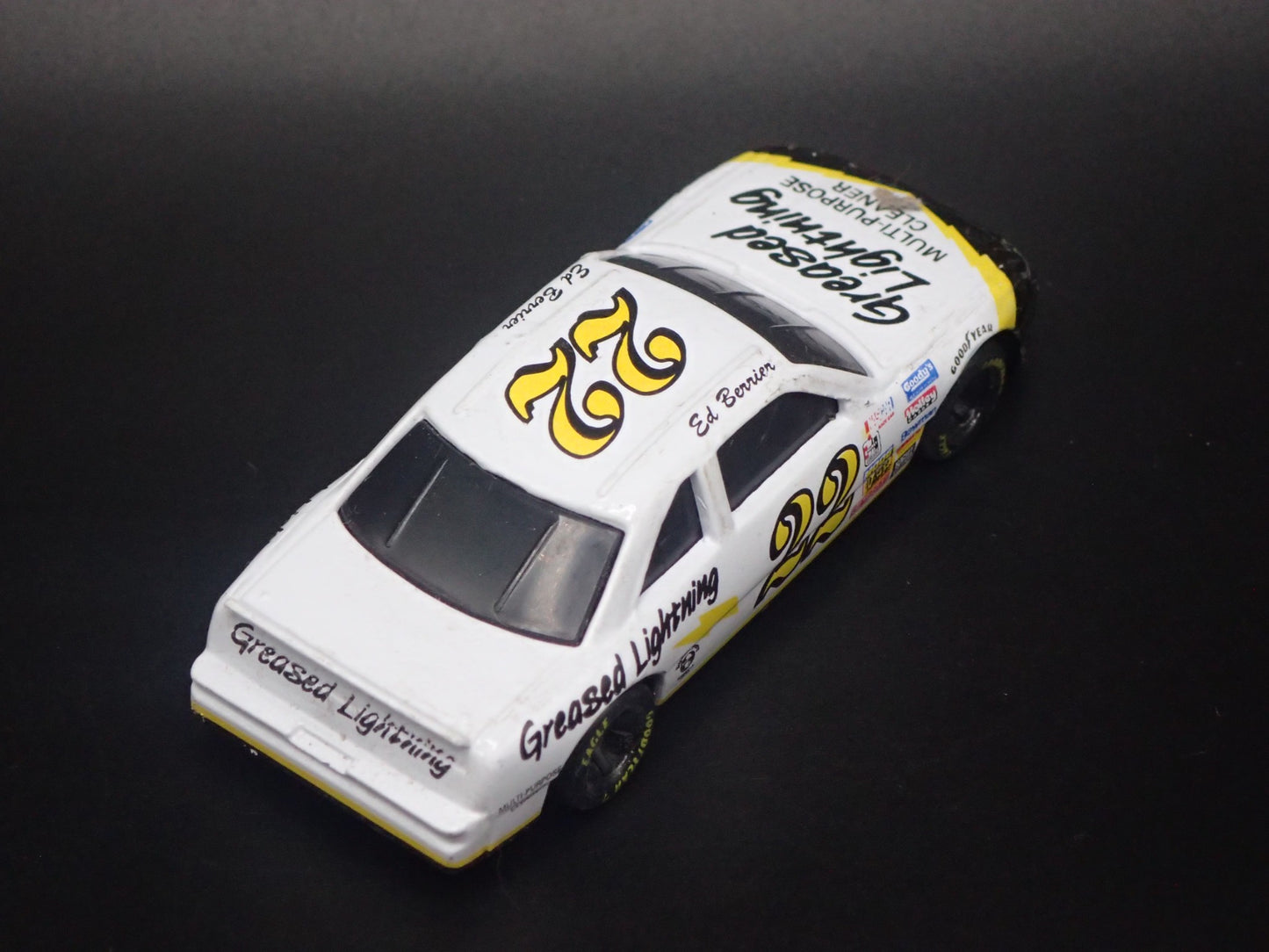 1992 92 OLDSMOBILE CUTLASS 22 ED BERRIER NASCAR 1:64 SCALE COLLECTIBLE DIECAST CAR