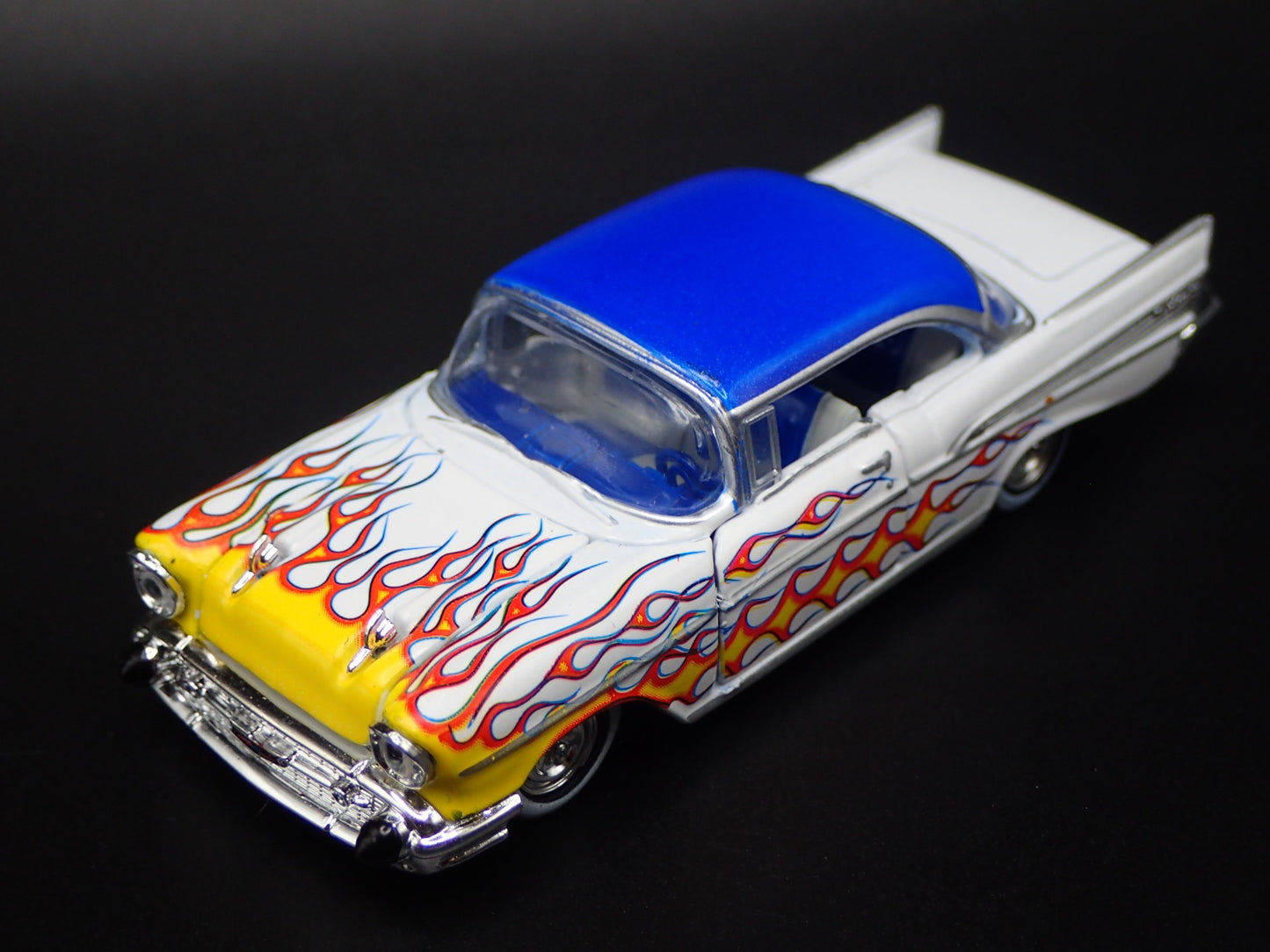 1957 57 CHEVY CHEVROLET BEL AIR WHITE 1:64 SCALE COLLECTIBLE DIECAST MODEL CAR