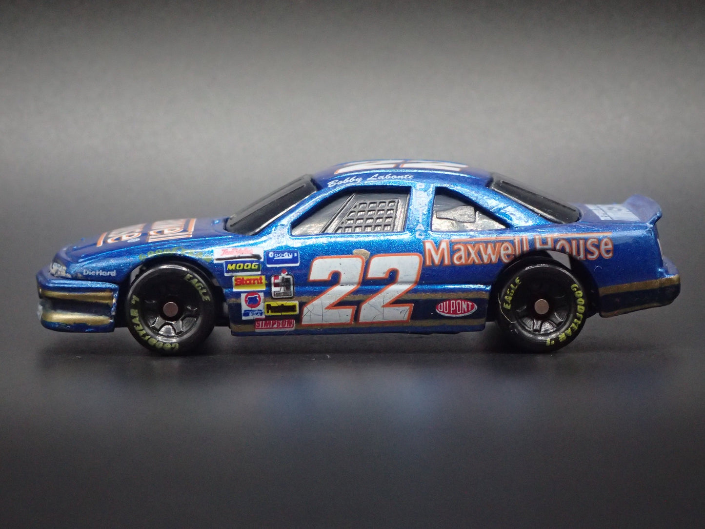 1994 94 PONTIAC GRAND PRIX 22 BOBBY LABONTE NASCAR 1:64 SCALE DIECAST MODEL CAR