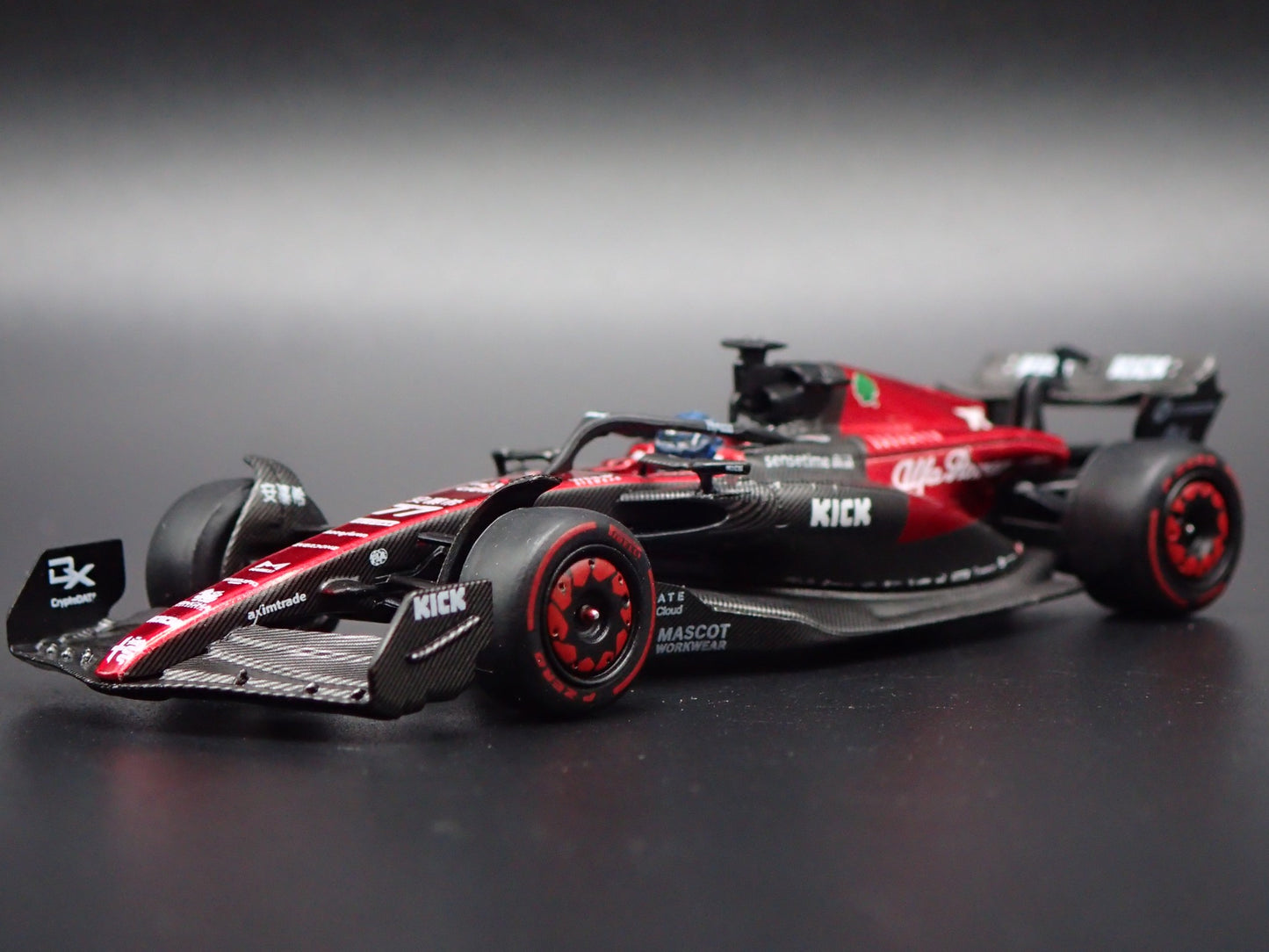 ALFA ROMEO 77 F1 VALTTERI BOTTAS 2023 TEAM KICK C43 1:64 SCALE DIECAST MODEL CAR