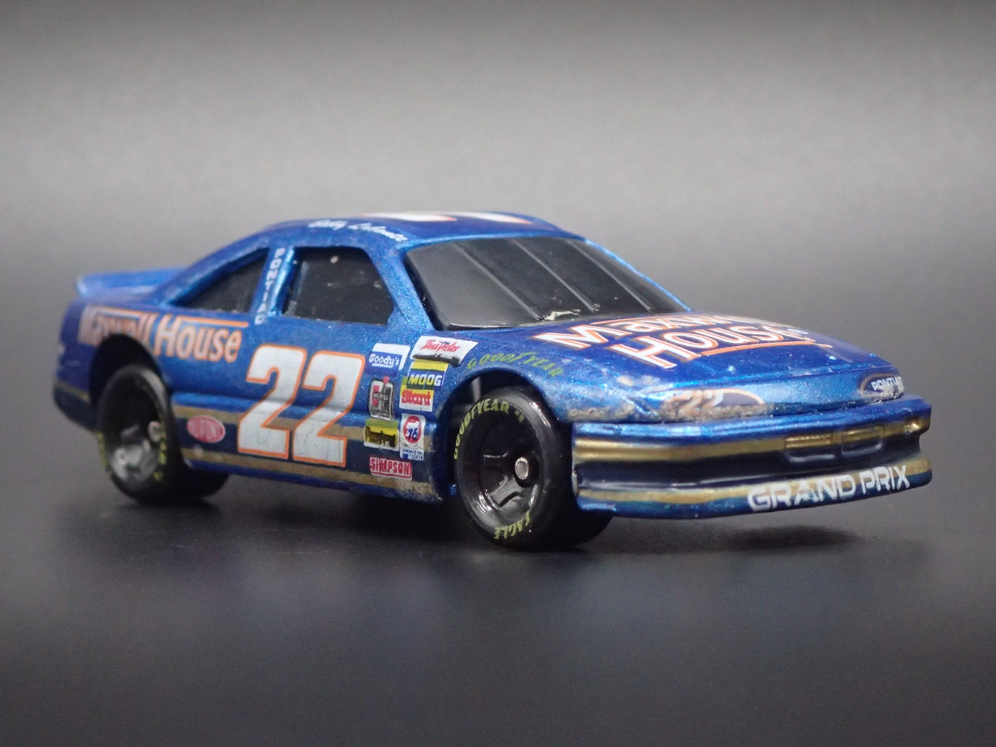 1994 94 PONTIAC GRAND PRIX 22 BOBBY LABONTE NASCAR 1:64 SCALE DIECAST MODEL CAR