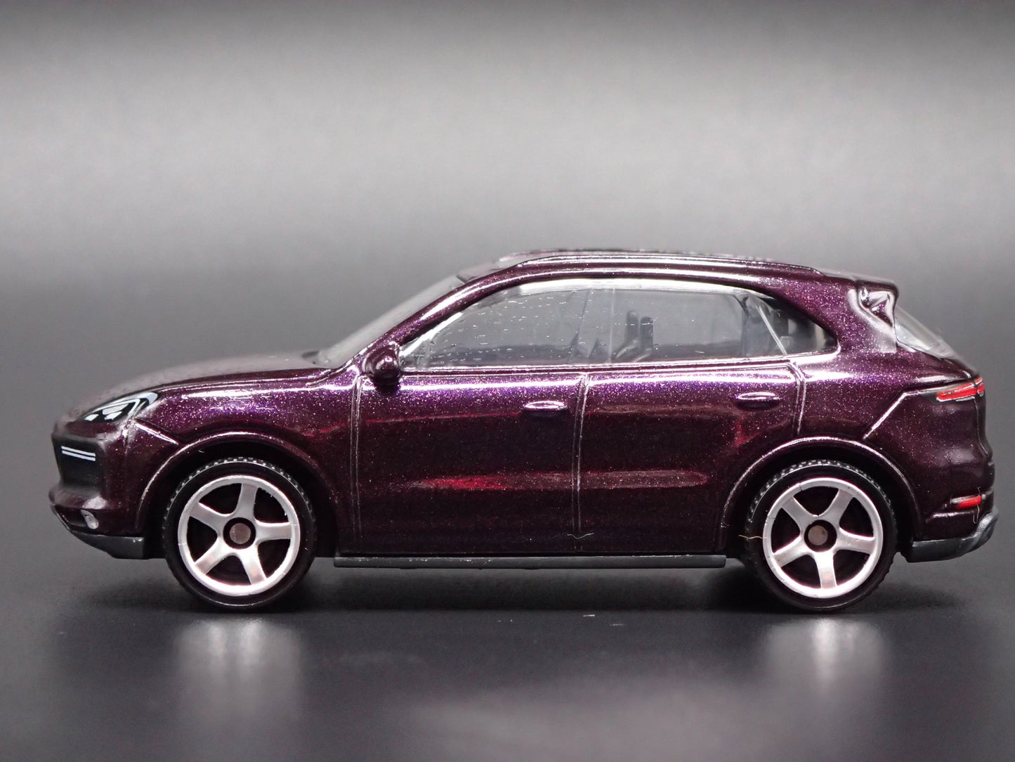 2018-2025 PORSCHE CAYENNE TURBO 1:64 SCALE COLLECTIBLE DIORAMA DIECAST MODEL CAR