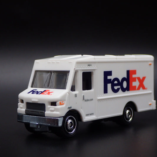 STEP VAN BOX FEDEX COURIERS DELIVERY 1:64 MB SCALE DIORAMA DIECAST MODEL CAR