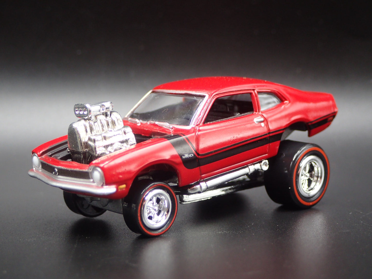 1972 72 FORD MAVERICK ZINGER 1:64 SCALE COLLECTIBLE DIORAMA DIECAST MODEL CAR