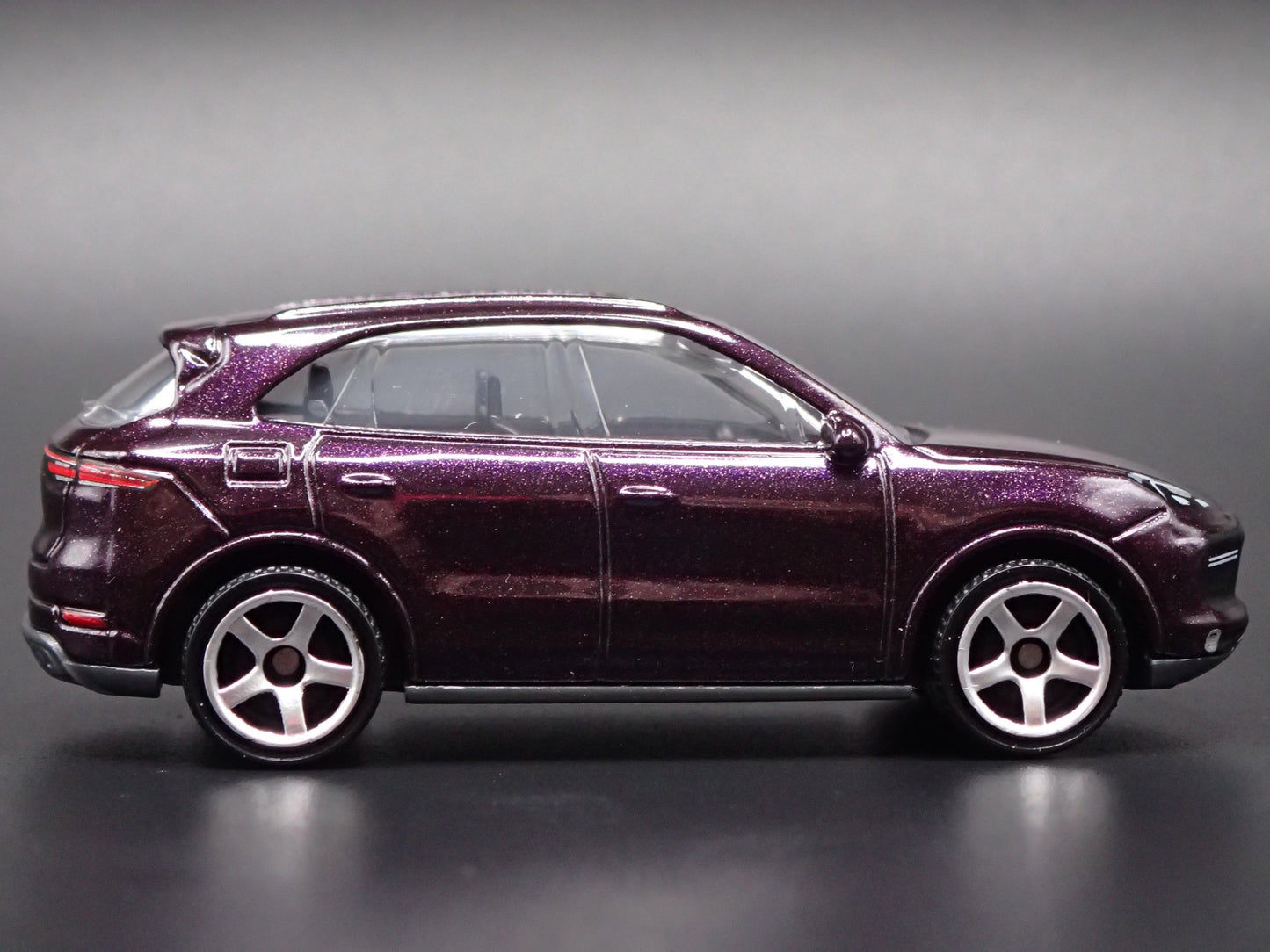 2018-2025 PORSCHE CAYENNE TURBO 1:64 SCALE COLLECTIBLE DIORAMA DIECAST MODEL CAR
