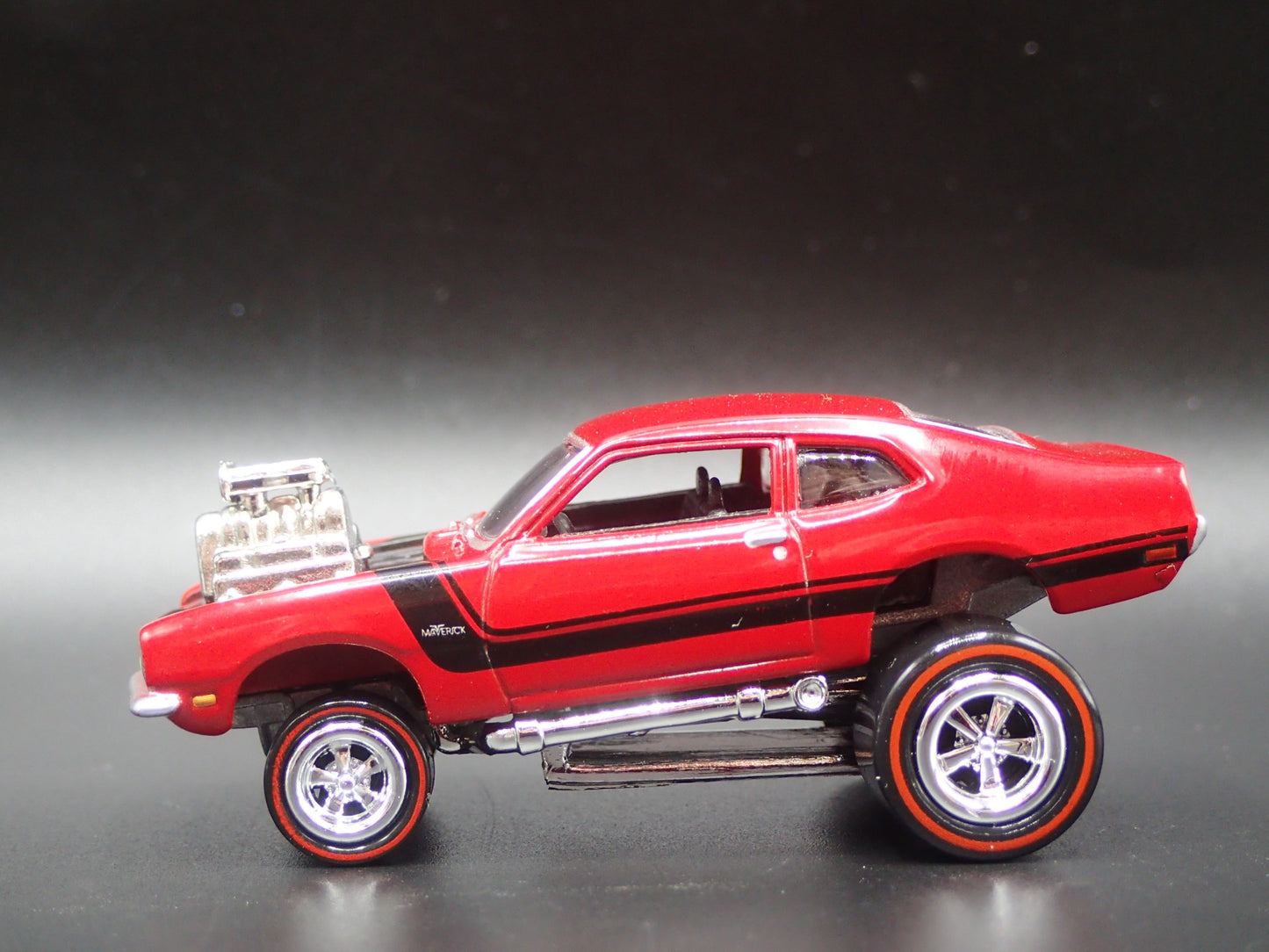 1972 72 FORD MAVERICK ZINGER 1:64 SCALE COLLECTIBLE DIORAMA DIECAST MODEL CAR
