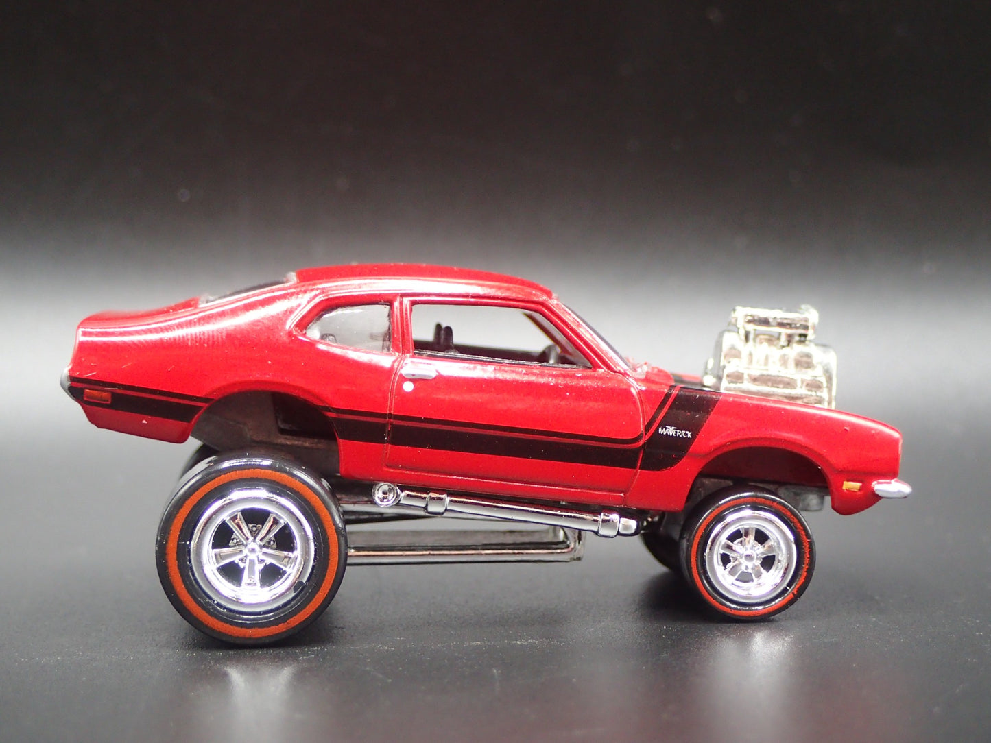 1972 72 FORD MAVERICK ZINGER 1:64 SCALE COLLECTIBLE DIORAMA DIECAST MODEL CAR