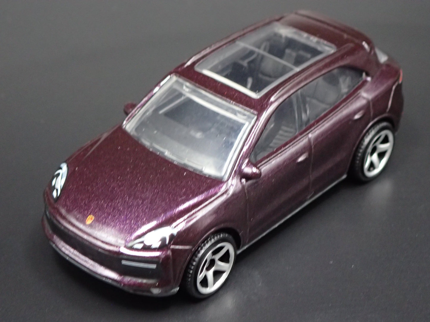 2018-2025 PORSCHE CAYENNE TURBO 1:64 SCALE COLLECTIBLE DIORAMA DIECAST MODEL CAR