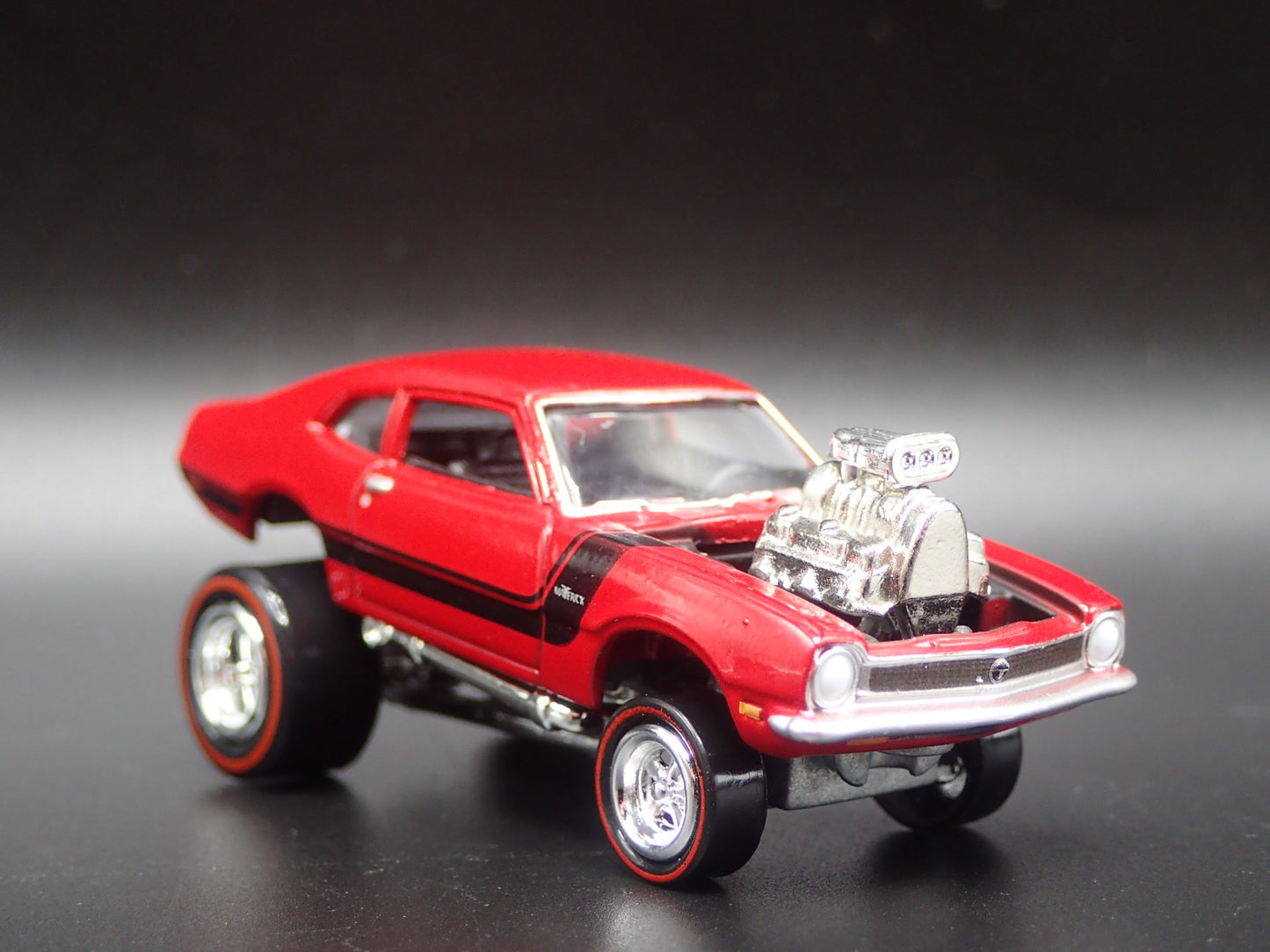 1972 72 FORD MAVERICK ZINGER 1:64 SCALE COLLECTIBLE DIORAMA DIECAST MODEL CAR