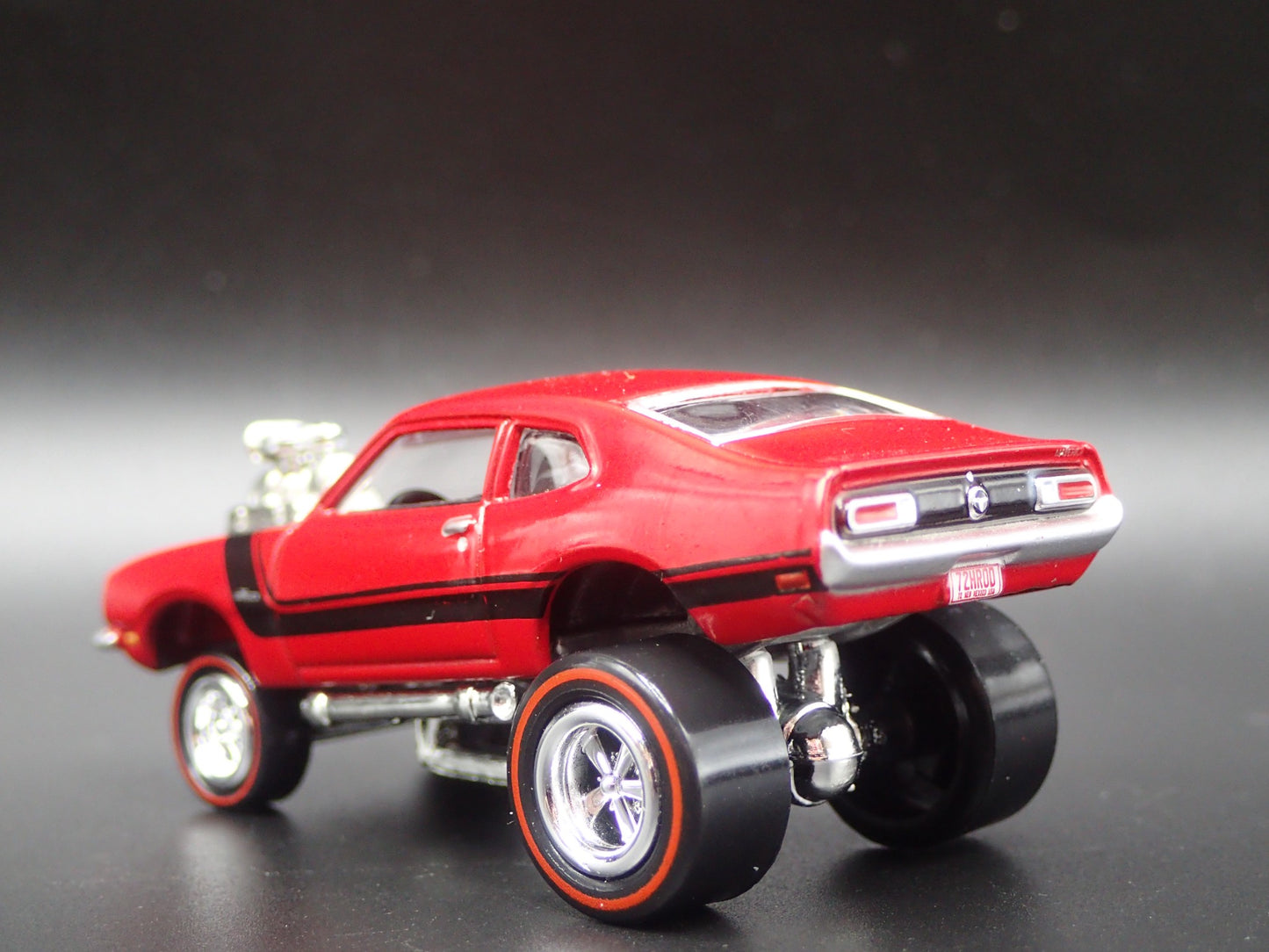 1972 72 FORD MAVERICK ZINGER 1:64 SCALE COLLECTIBLE DIORAMA DIECAST MODEL CAR