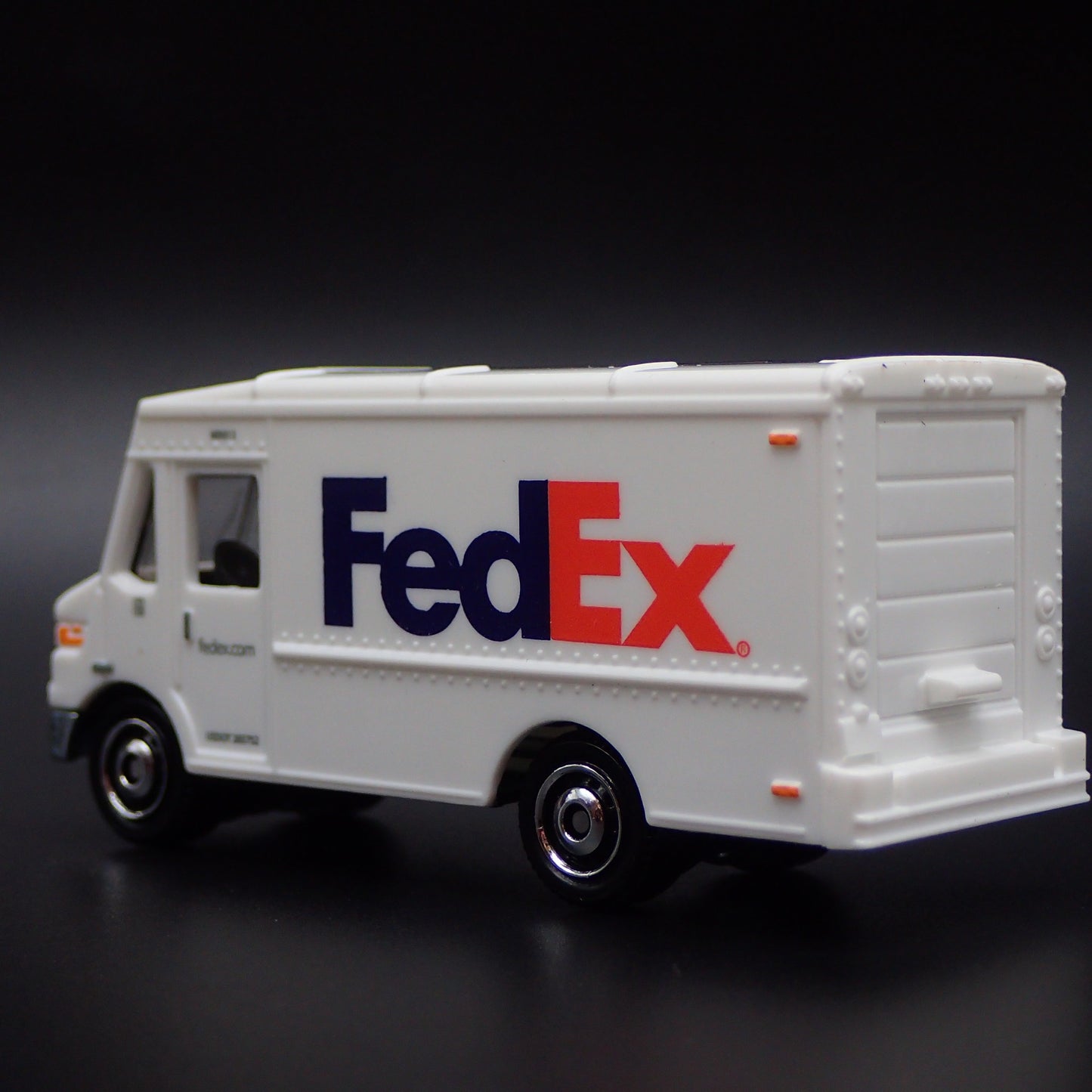 STEP VAN BOX FEDEX COURIERS DELIVERY 1:64 MB SCALE DIORAMA DIECAST MODEL CAR