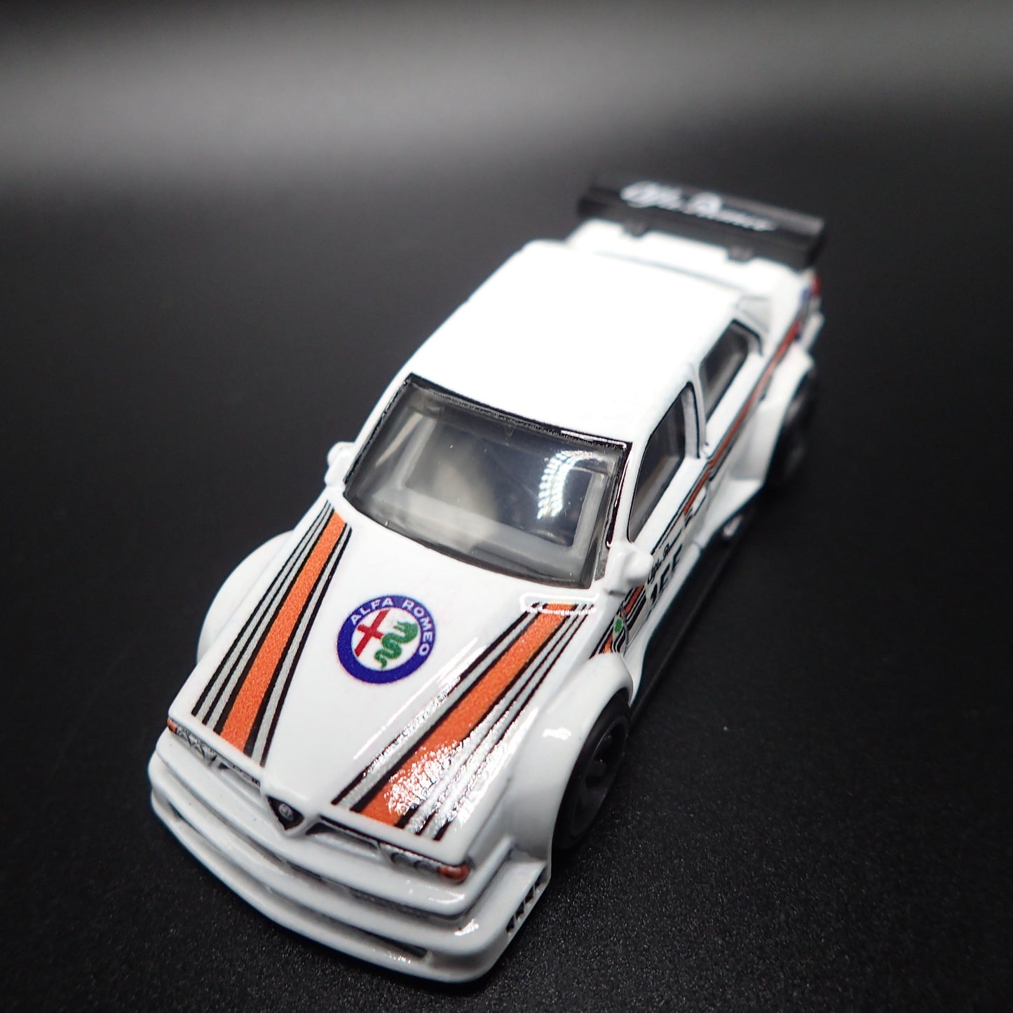 1993-1996 ALFA ROMEO 155 V6 Ti RACE CAR 1:64 SCALE DIORAMA DIECAST MODEL CAR