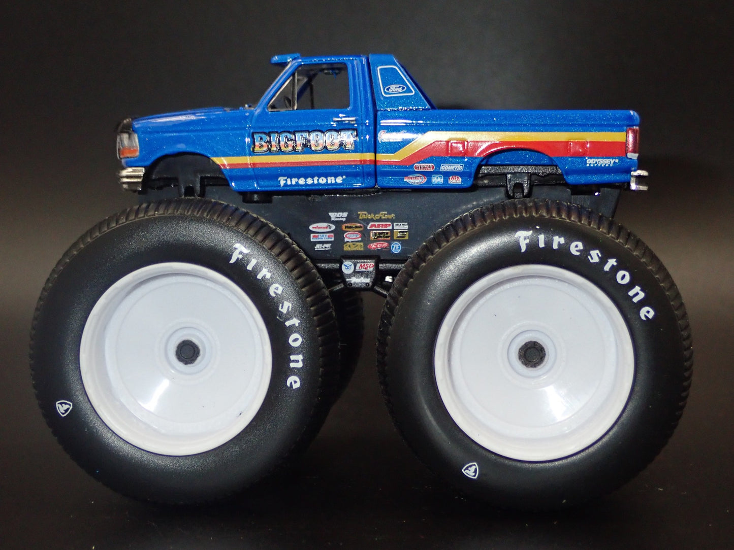 1996 96 FORD F250 MONSTER TRUCK BIGFOOT #7 1/64 SCALE DIORAMA DIECAST MODEL CAR