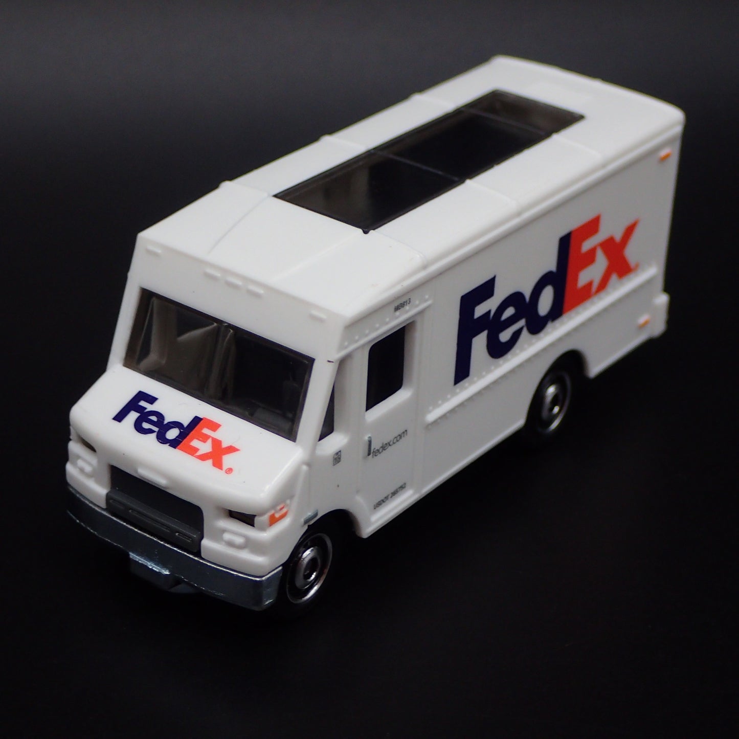 STEP VAN BOX FEDEX COURIERS DELIVERY 1:64 MB SCALE DIORAMA DIECAST MODEL CAR