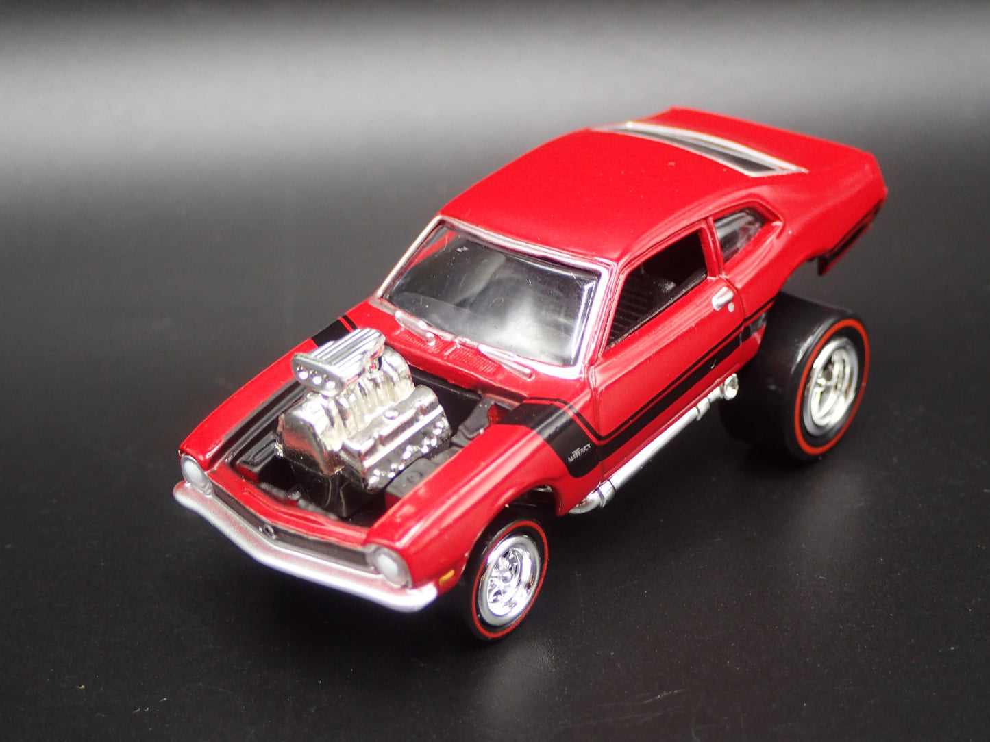 1972 72 FORD MAVERICK ZINGER 1:64 SCALE COLLECTIBLE DIORAMA DIECAST MODEL CAR
