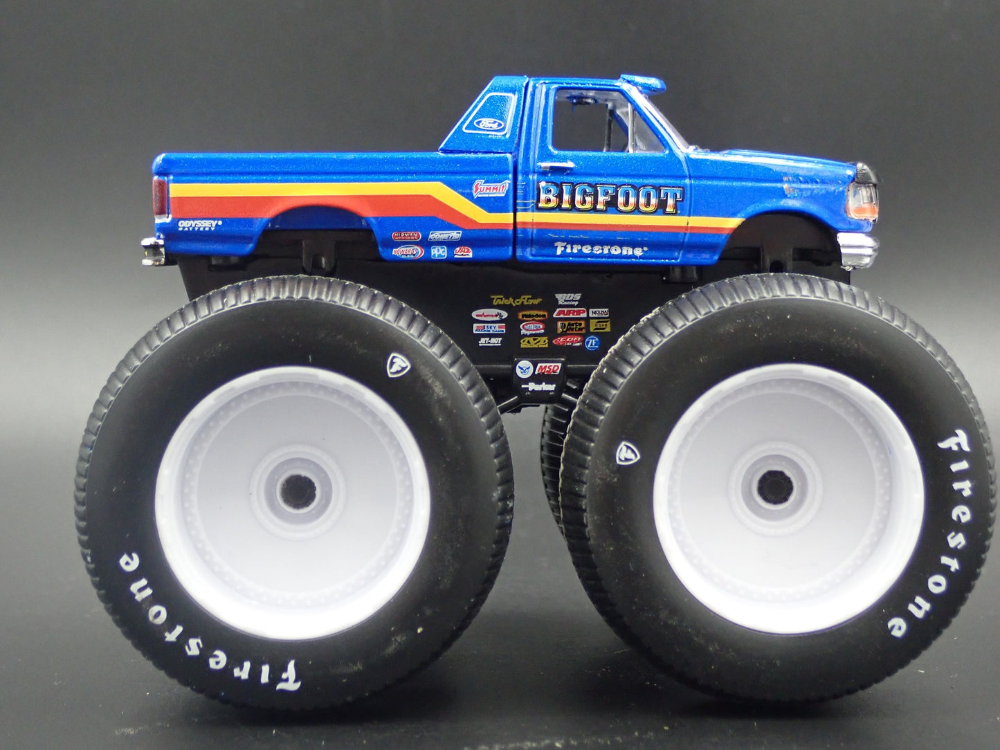 1996 96 FORD F250 MONSTER TRUCK BIGFOOT #7 1/64 SCALE DIORAMA DIECAST MODEL CAR