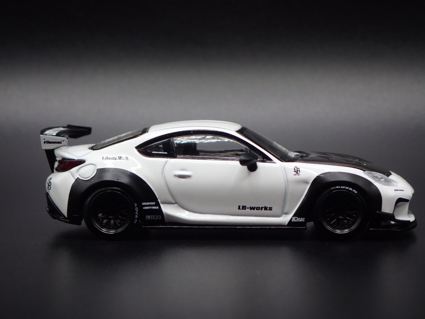 2021-2025 TOYOTA GR86 LB NATION 1/64 SCALE COLLECTIBLE DIORAMA DIECAST MODEL CAR