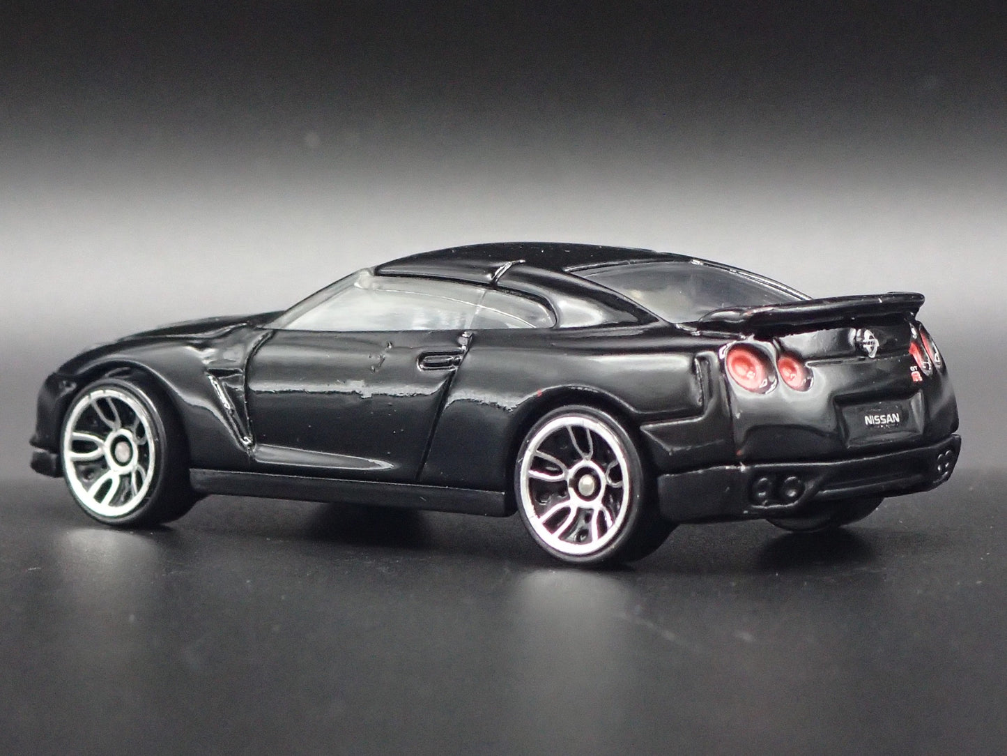 2007-2025 NISSAN GTR R35 SKYLINE BLACK RARE 1:64 SCALE DIORAMA DIECAST MODEL CAR