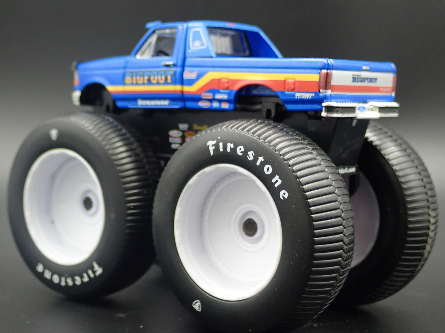 1996 96 FORD F250 MONSTER TRUCK BIGFOOT #7 1/64 SCALE DIORAMA DIECAST MODEL CAR