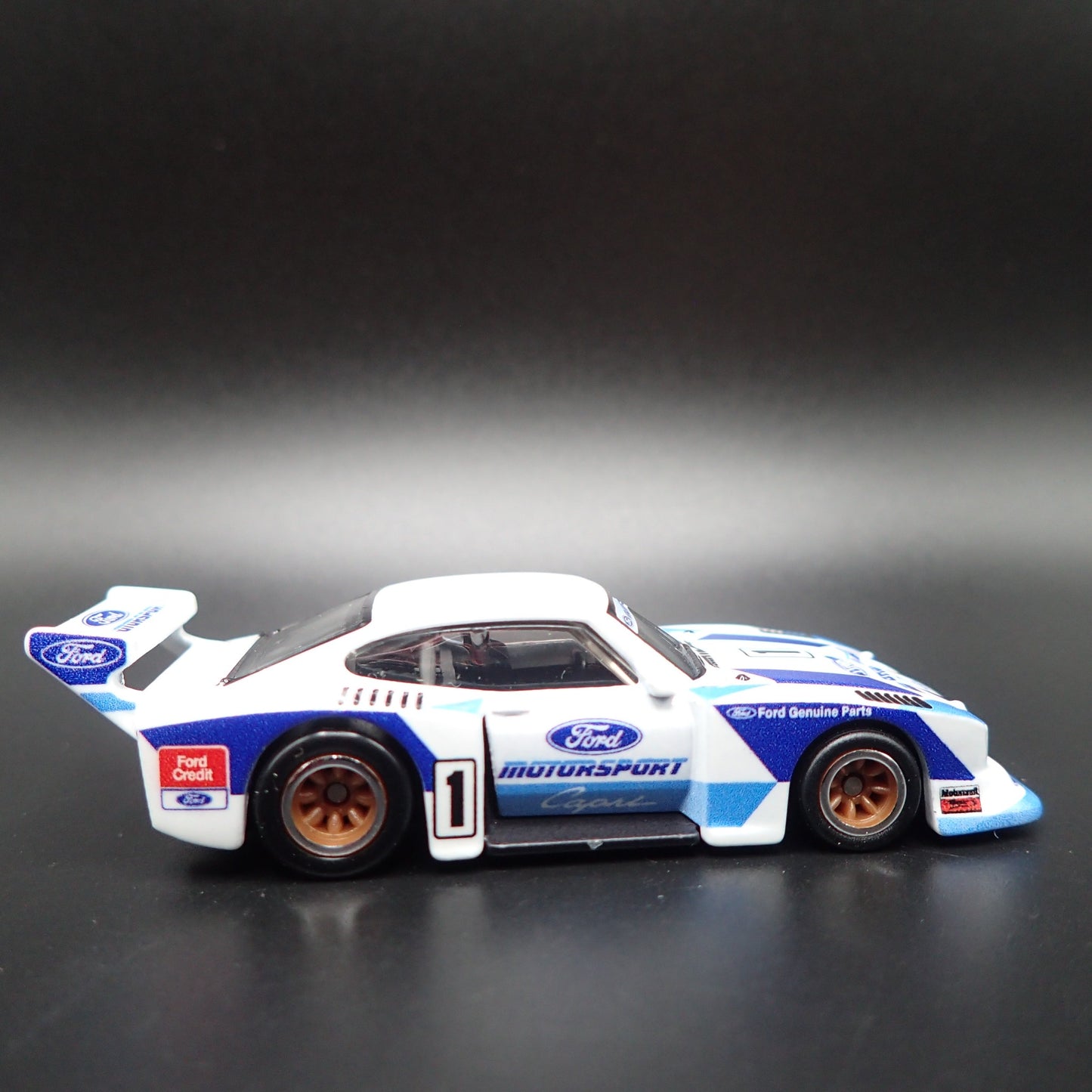 FORD CAPRI Gr.5 RACE CAR RARE 1:64 SCALE COLLECTIBLE DIORAMA DIECAST MODEL CAR