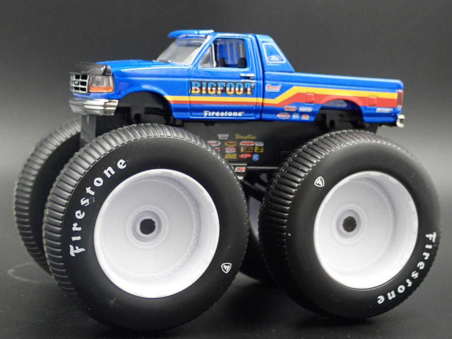 1996 96 FORD F250 MONSTER TRUCK BIGFOOT #7 1/64 SCALE DIORAMA DIECAST MODEL CAR