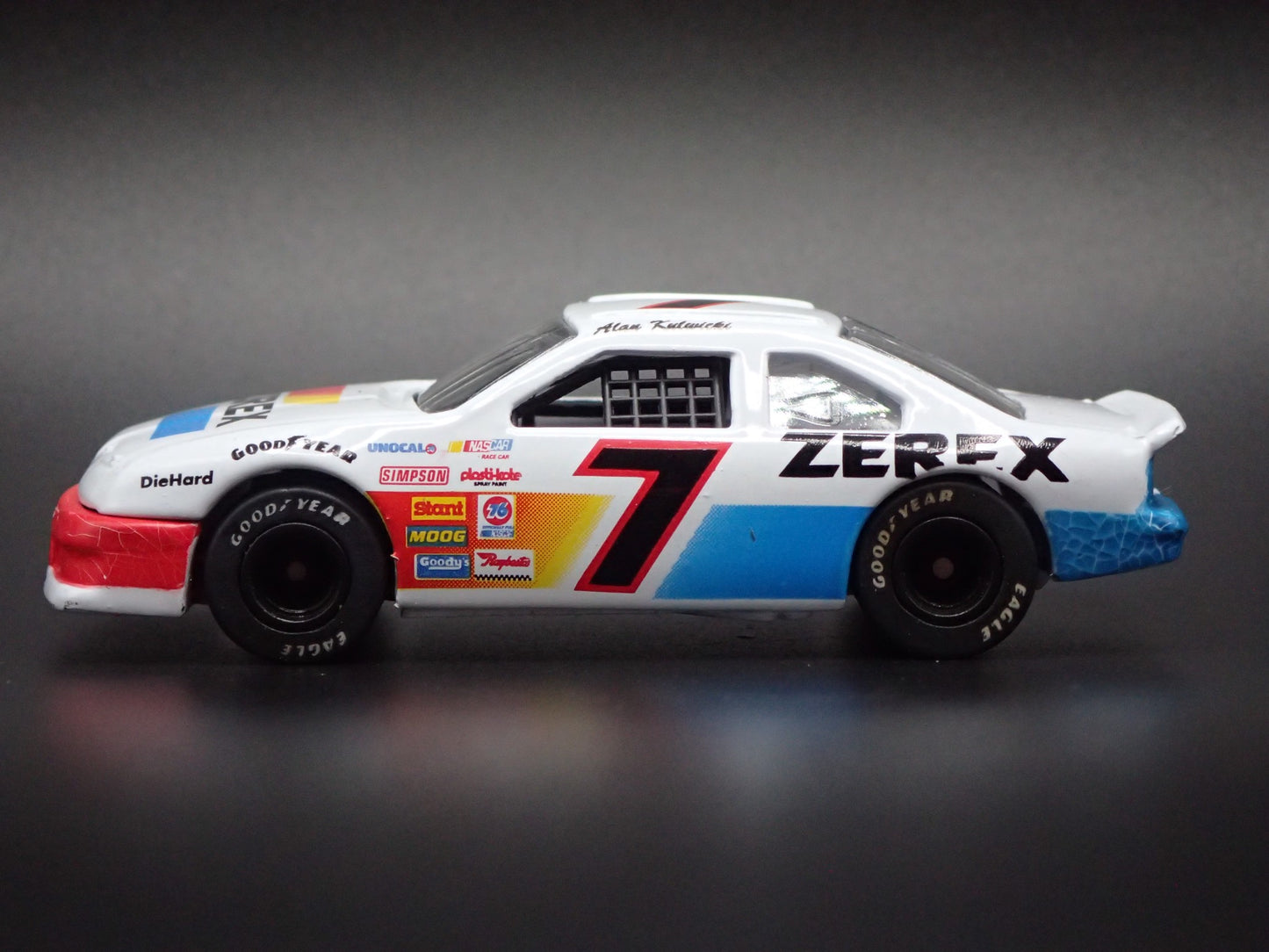 1993 93 FORD THUNDERBIRD 7 ALAN KULWICKI NASCAR 1/64 SCALE DIECAST MODEL CAR
