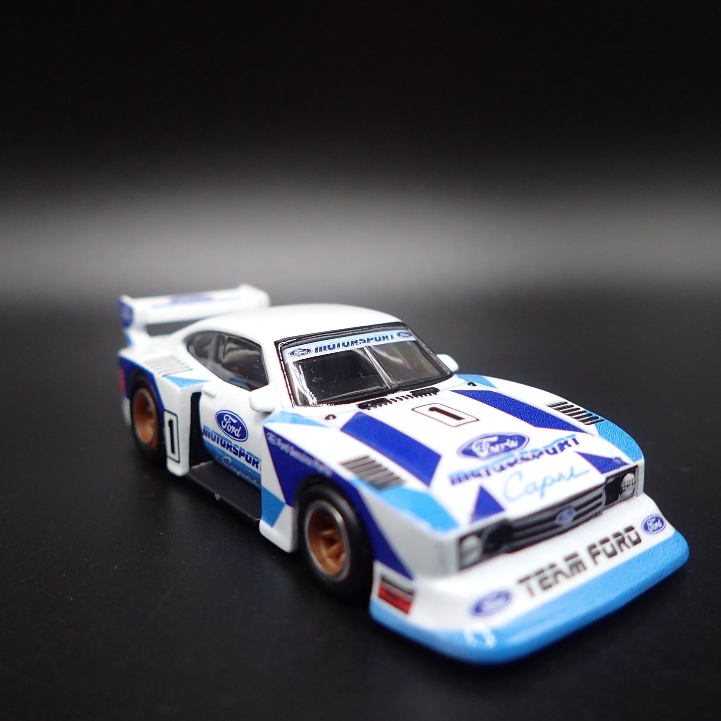 FORD CAPRI Gr.5 RACE CAR RARE 1:64 SCALE COLLECTIBLE DIORAMA DIECAST MODEL CAR