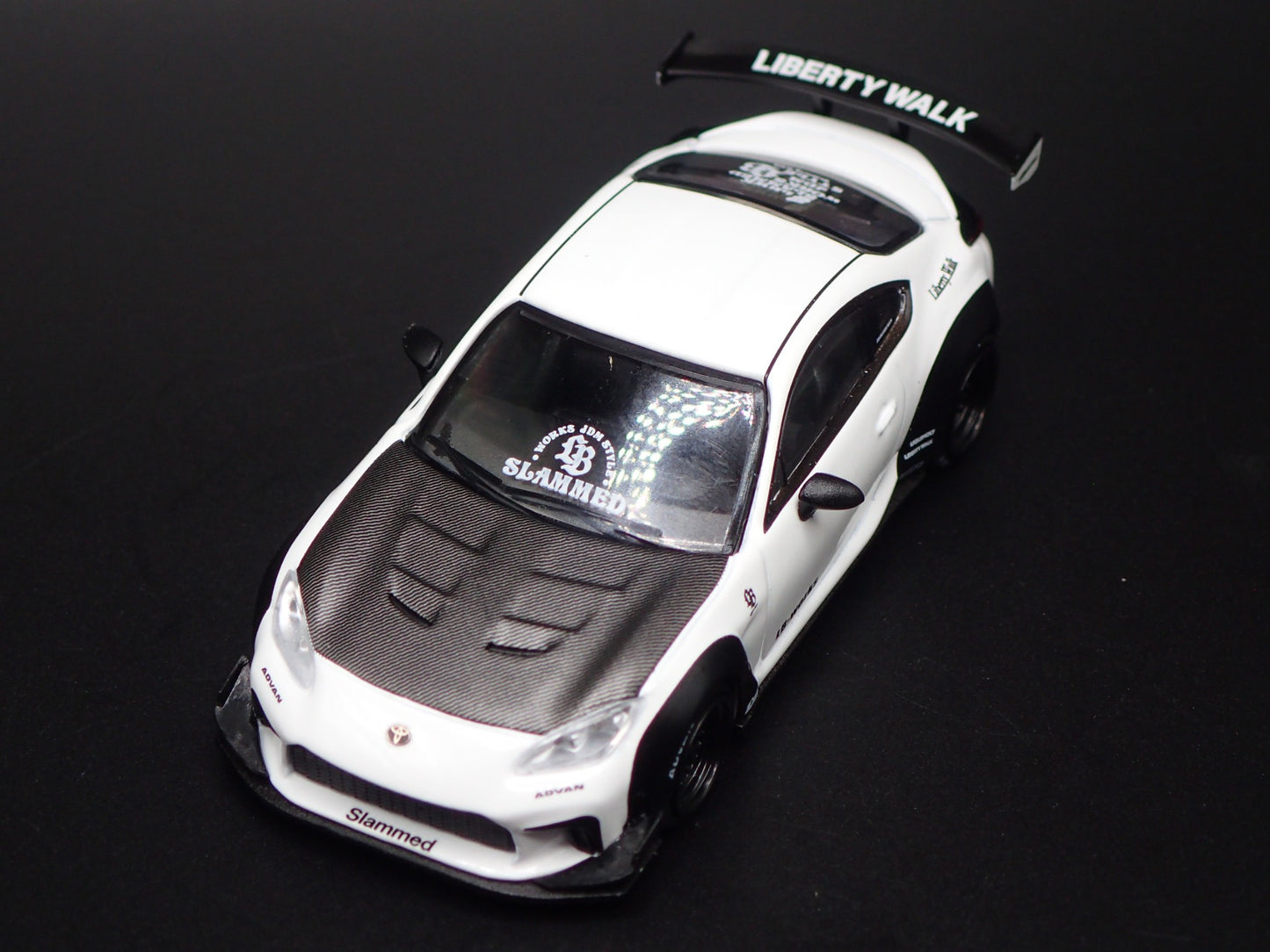 2021-2025 TOYOTA GR86 LB NATION 1/64 SCALE COLLECTIBLE DIORAMA DIECAST MODEL CAR