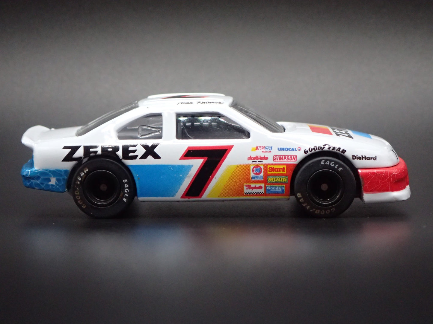 1993 93 FORD THUNDERBIRD 7 ALAN KULWICKI NASCAR 1/64 SCALE DIECAST MODEL CAR