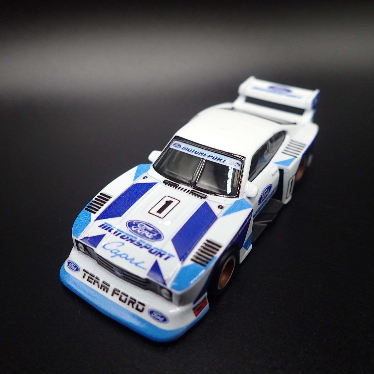 FORD CAPRI Gr.5 RACE CAR RARE 1:64 SCALE COLLECTIBLE DIORAMA DIECAST MODEL CAR