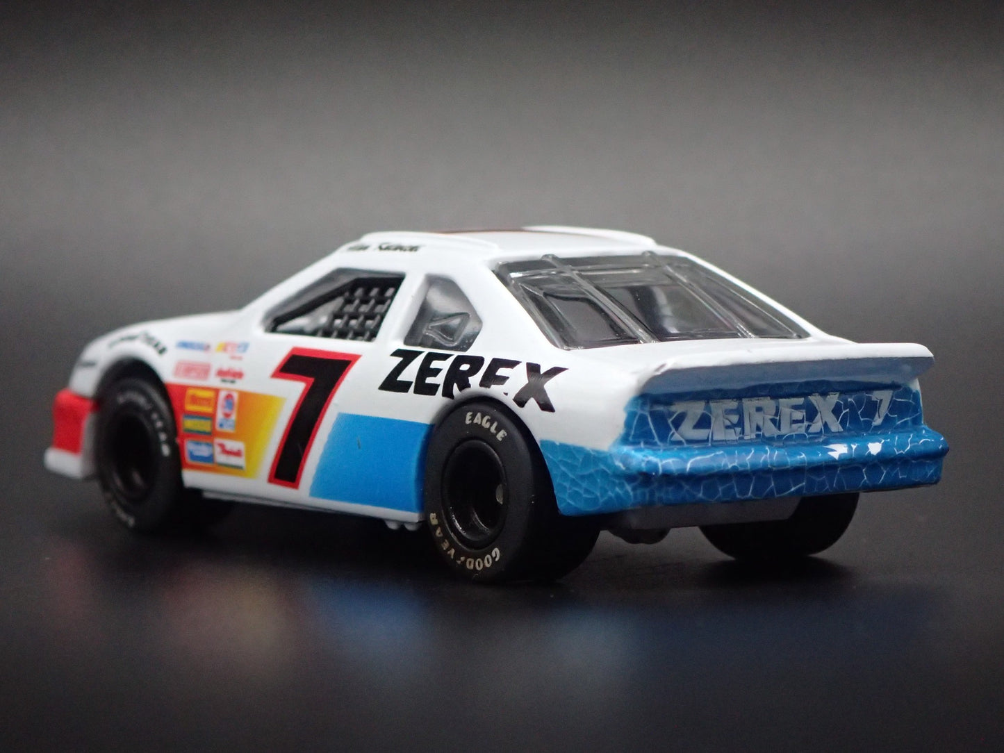 1993 93 FORD THUNDERBIRD 7 ALAN KULWICKI NASCAR 1/64 SCALE DIECAST MODEL CAR
