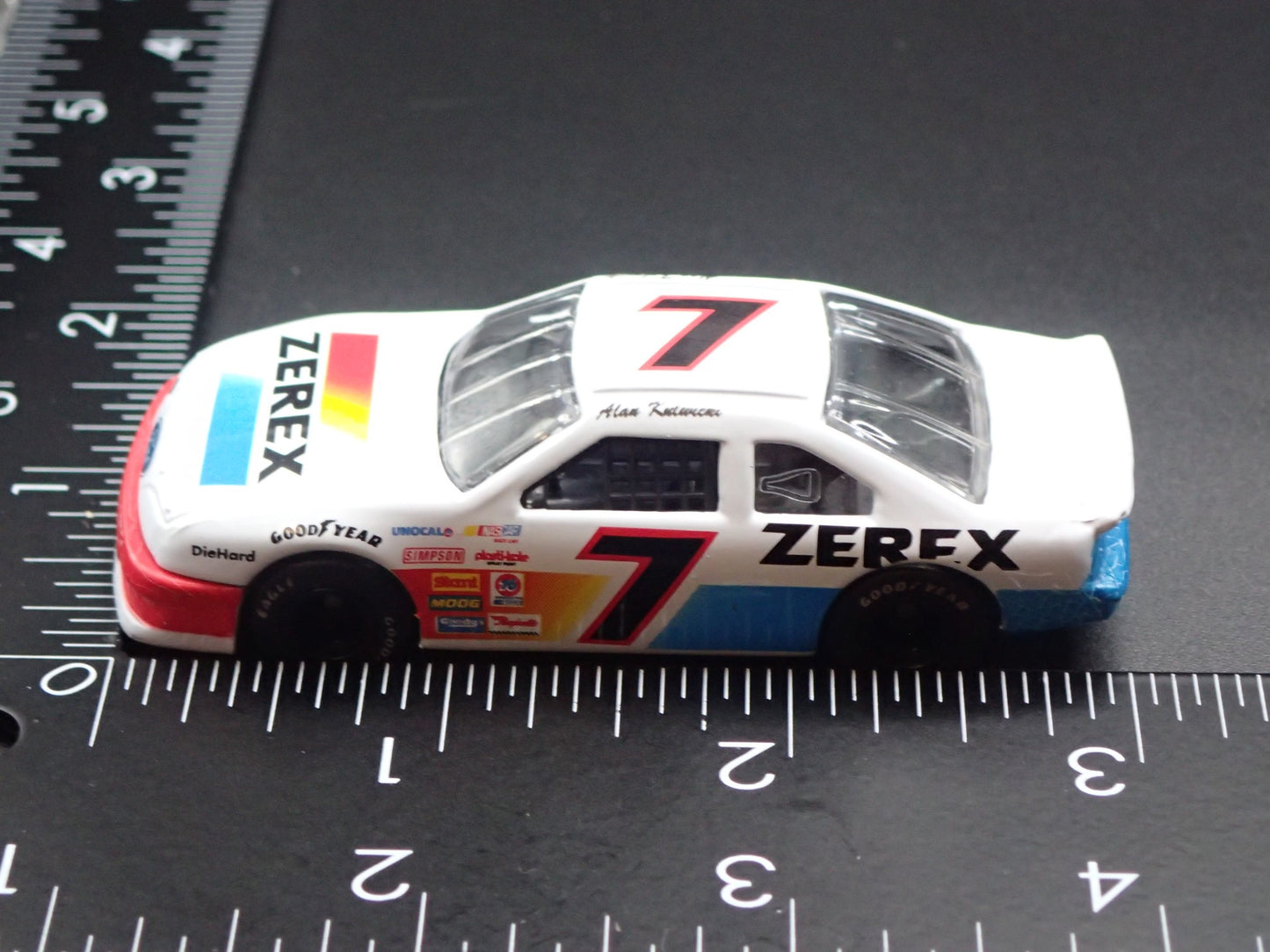 1993 93 FORD THUNDERBIRD 7 ALAN KULWICKI NASCAR 1/64 SCALE DIECAST MODEL CAR