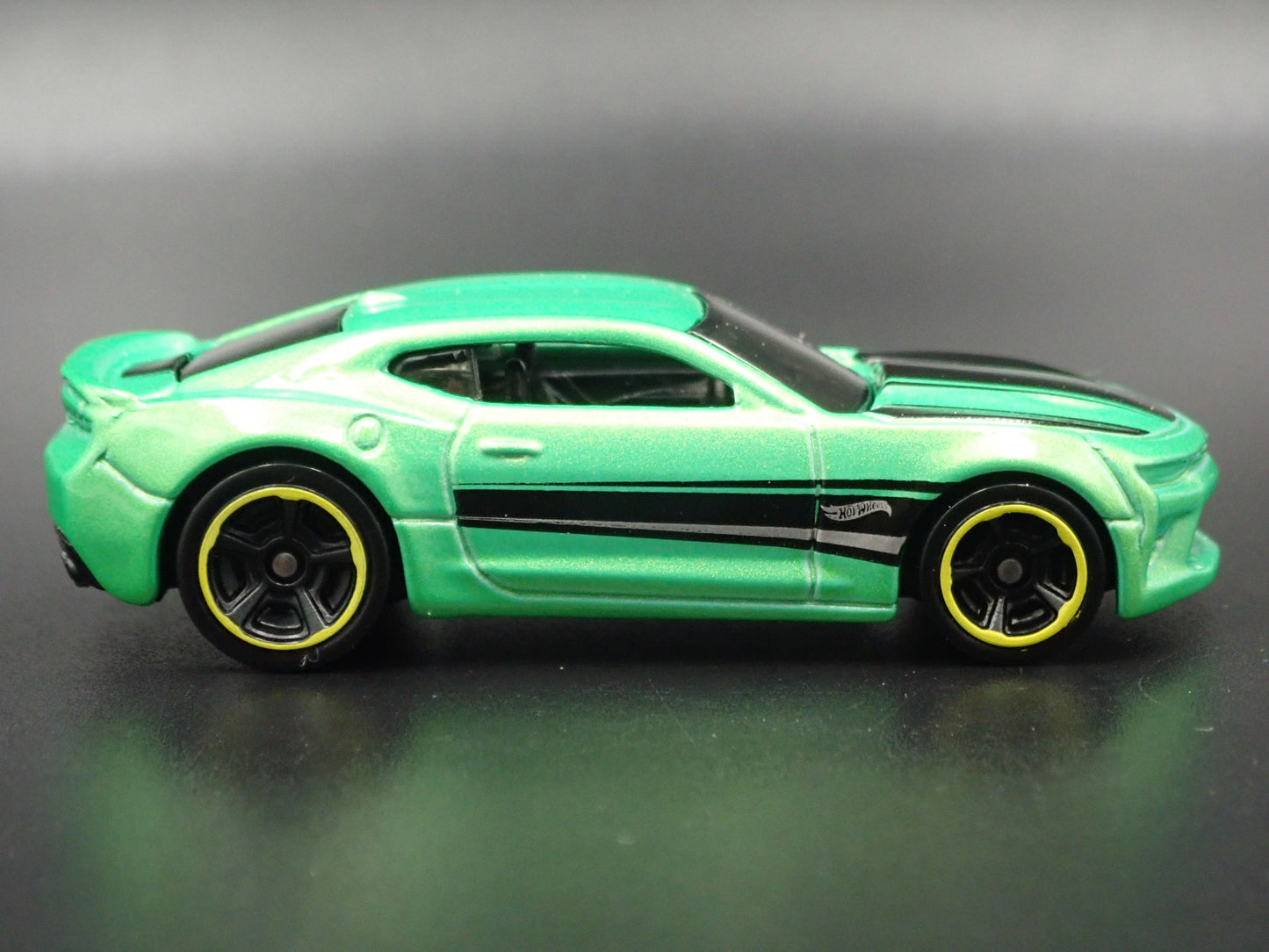 2016-2024 CHEVY CHEVROLET CAMARO SS GREEN 1:64 SCALE DIORAMA DIECAST MODEL CAR