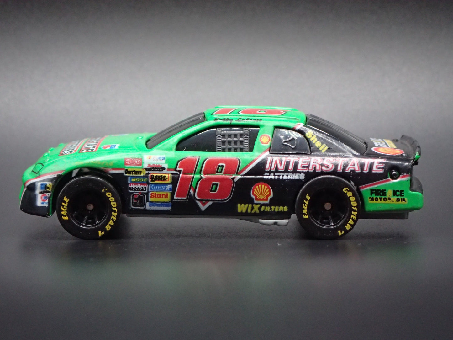 1995 CHEVROLET MONTE CARLO 18 BOBBY LABONTE NASCAR 1:64 SCALE DIECAST MODEL CAR