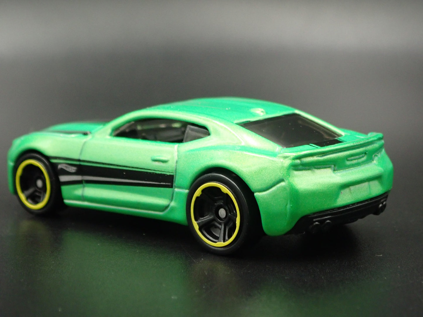 2016-2024 CHEVY CHEVROLET CAMARO SS GREEN 1:64 SCALE DIORAMA DIECAST MODEL CAR