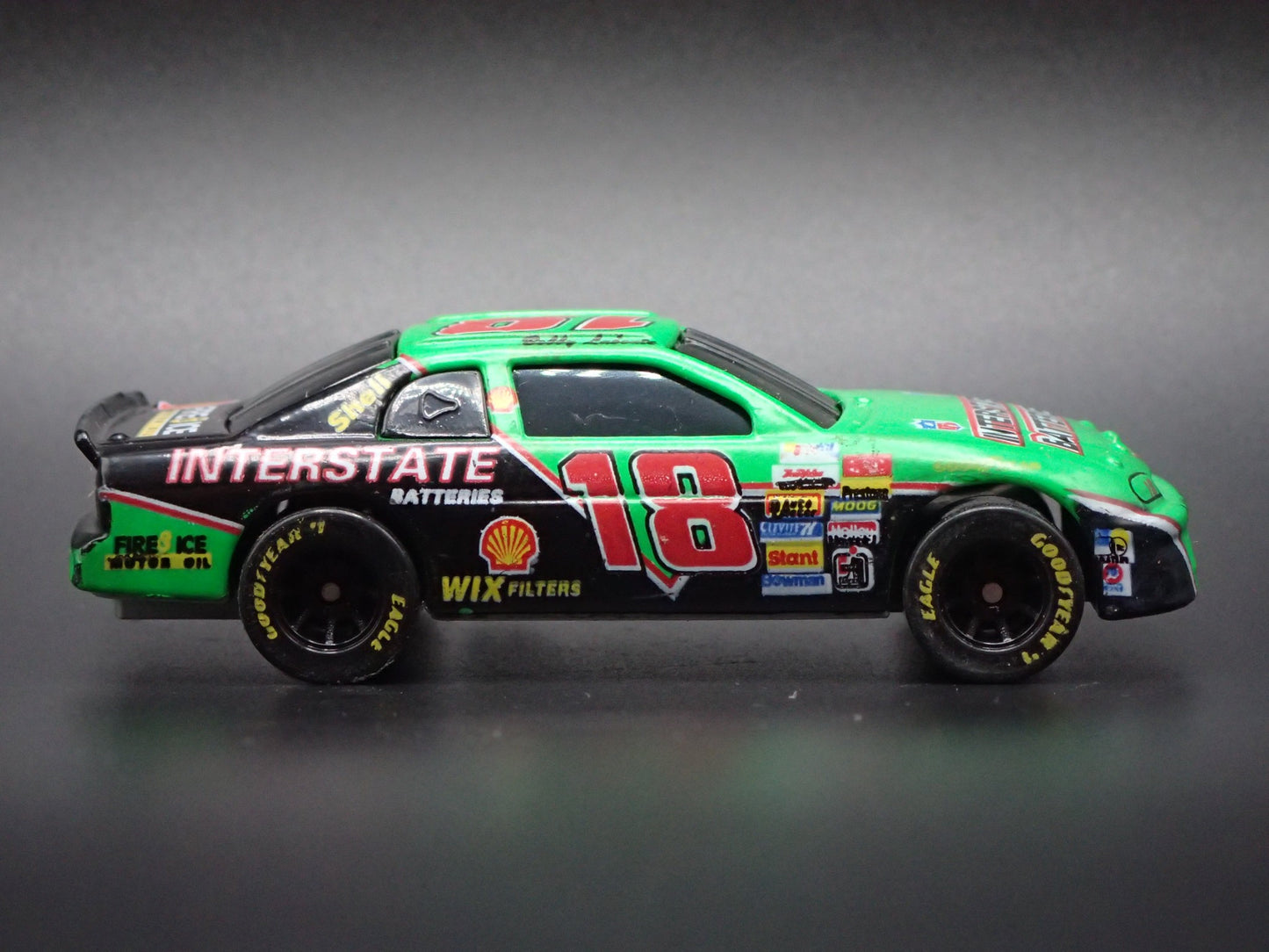 1995 CHEVROLET MONTE CARLO 18 BOBBY LABONTE NASCAR 1:64 SCALE DIECAST MODEL CAR