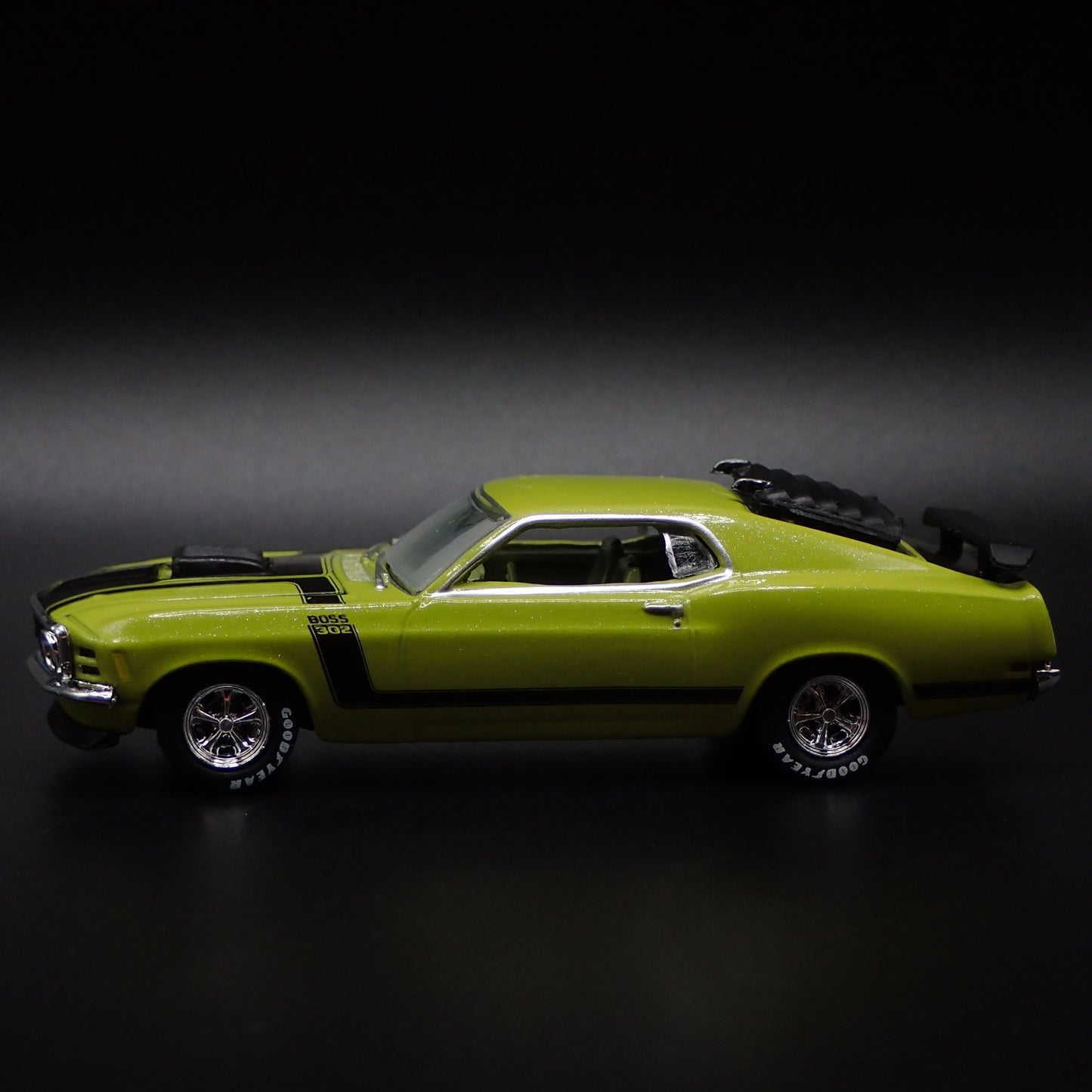 1970 70 FORD MUSTANG FASTBACK BOSS 302 RARE 1/64 SCALE DIORAMA DIECAST MODEL CAR
