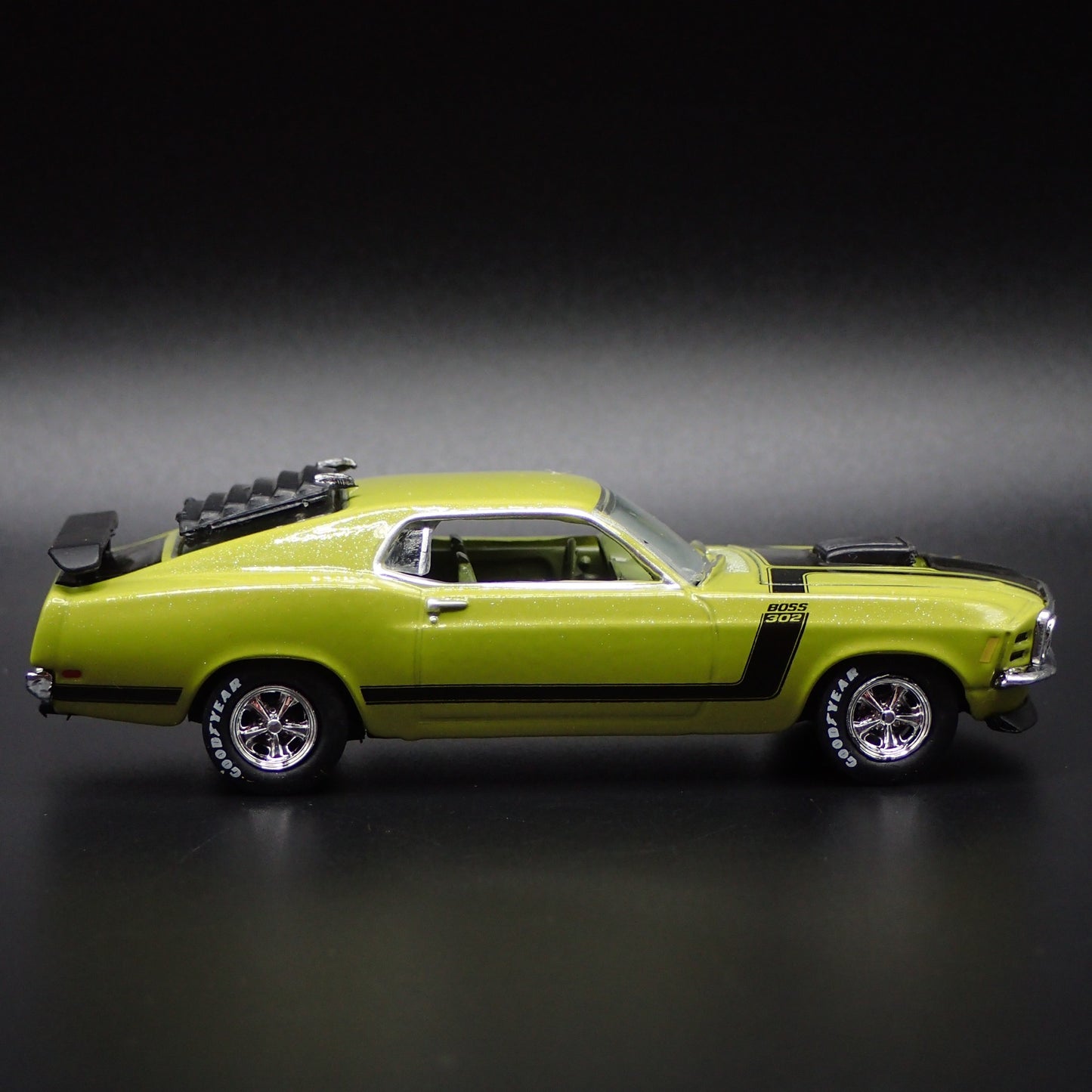 1970 70 FORD MUSTANG FASTBACK BOSS 302 RARE 1/64 SCALE DIORAMA DIECAST MODEL CAR