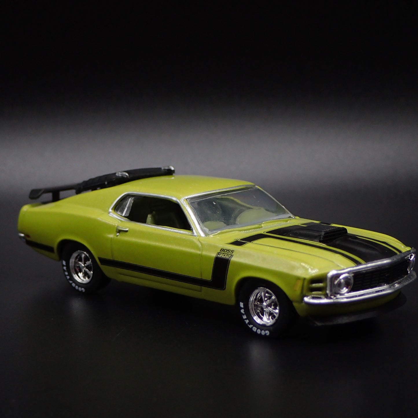 1970 70 FORD MUSTANG FASTBACK BOSS 302 RARE 1/64 SCALE DIORAMA DIECAST MODEL CAR